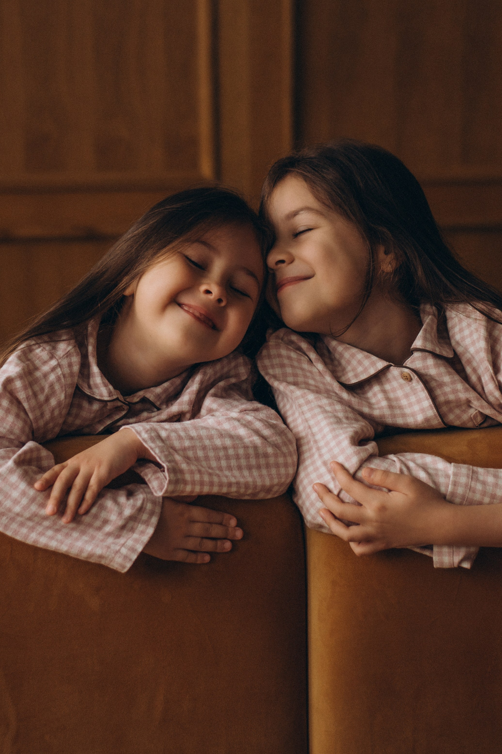 Фотосесія сестричок Тернопіль, зйомка сестрички, сімейний фотограф Тернопіль, портретний фотограф Тернопіль, фотосесія дітей. Сімейний, дитячий та індивідуальний фотограф в м. Тернопіль, м. Львів