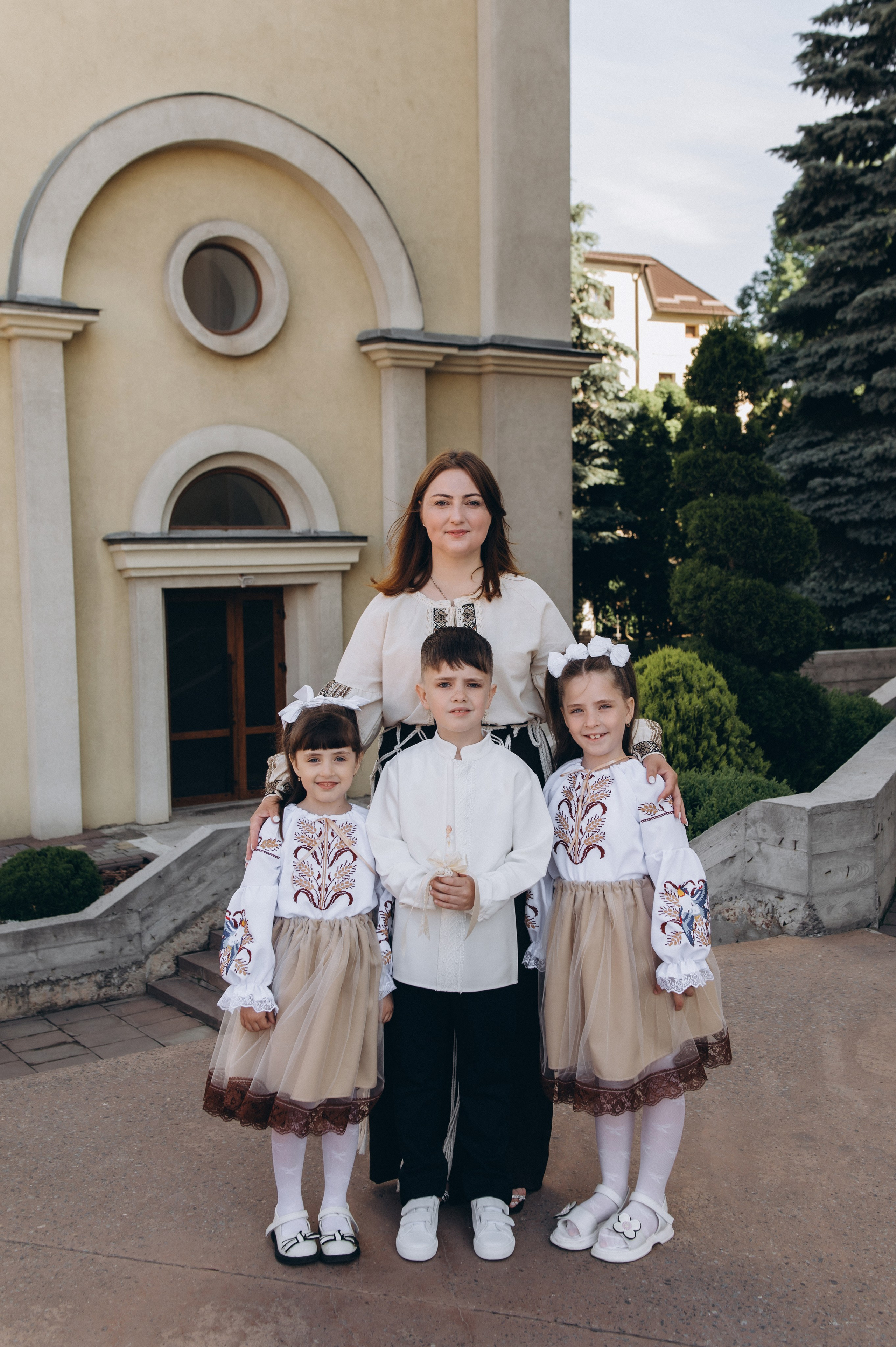 Фотосесія Першого Причастя Тернопіль, зйомка Першого Причастя Тернопіль, Церква Успіння Пресвятої Богородиці Причастя Тернопіль. Сімейний, дитячий та індивідуальний фотограф в м. Тернопіль, м. Львів