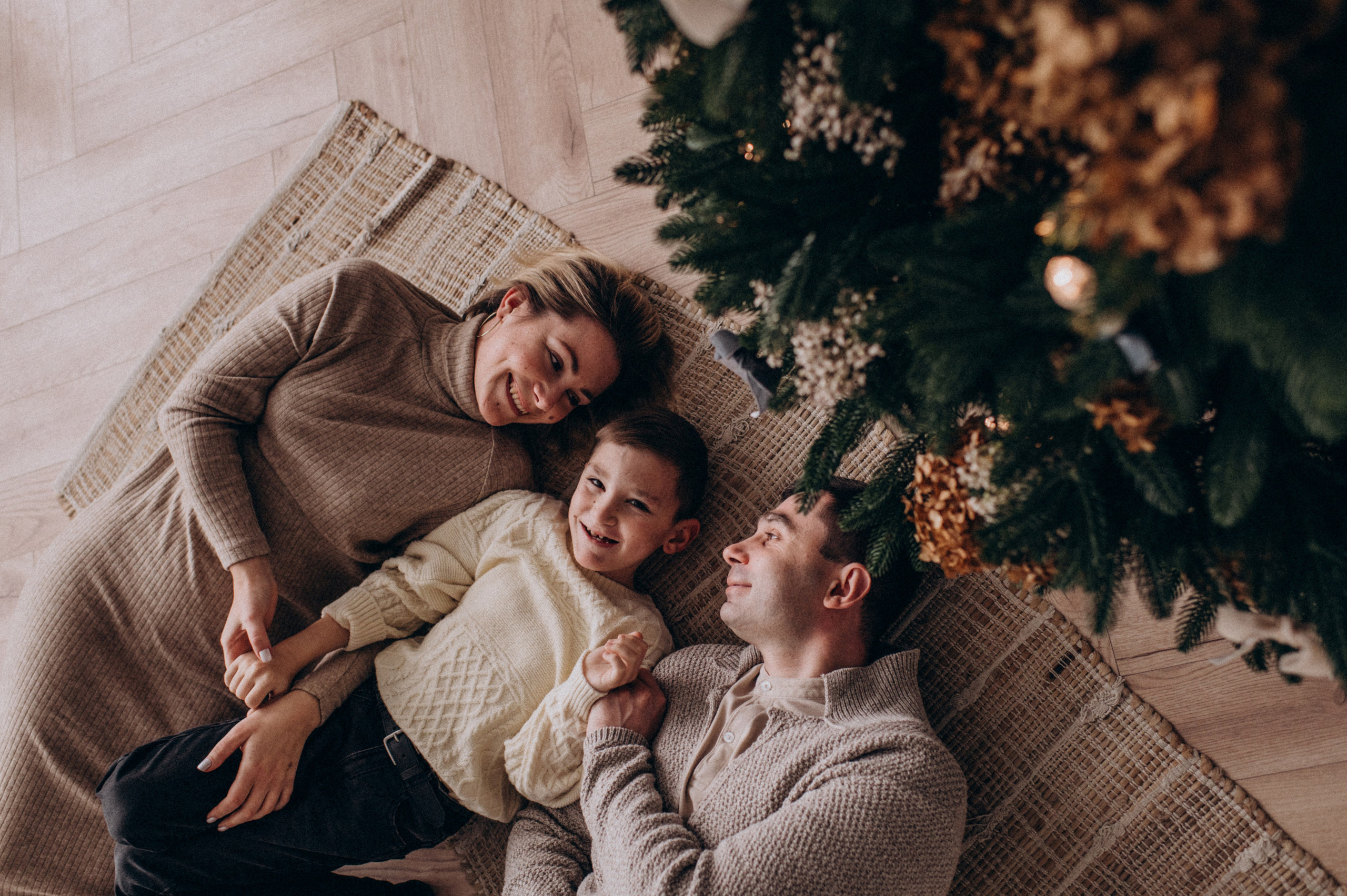 Новорічна сімейна фотосесія у студії, сімейна фотосесія Тернопіль Львів. Сімейний, дитячий та індивідуальний фотограф в м. Тернопіль, м. Львів