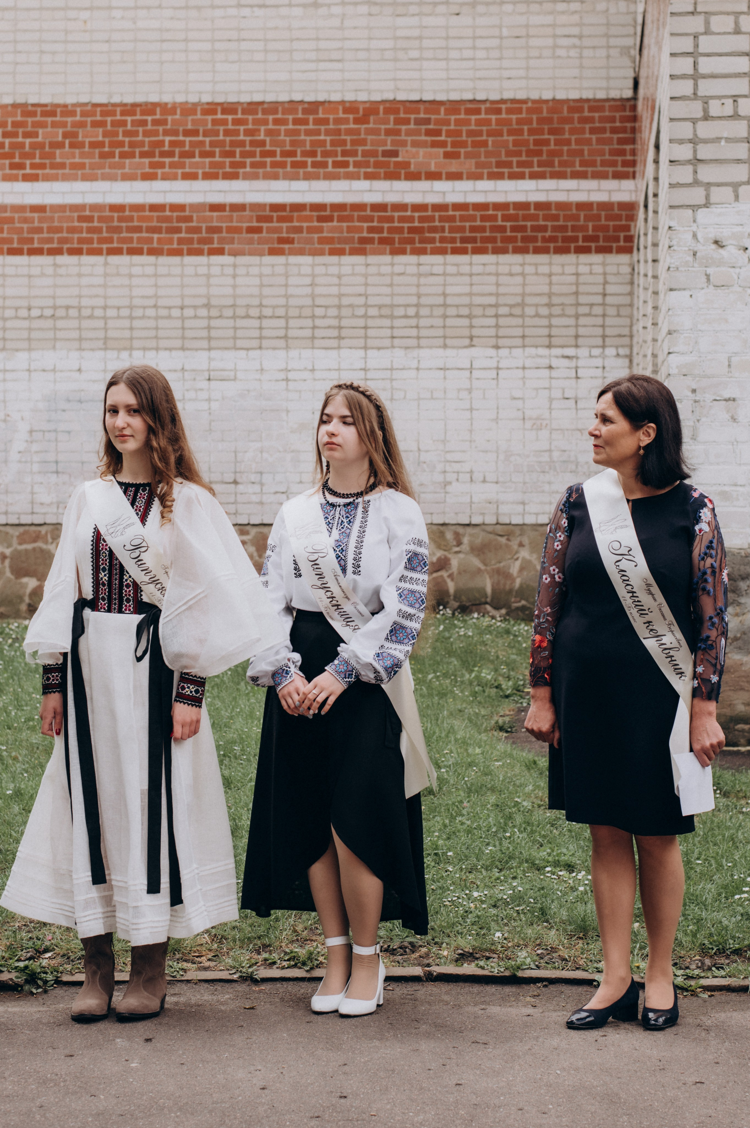 Фотосесія останнього дзвоника, фотосесія випускників Тернопіль, випускний 2024. Сімейний, дитячий та індивідуальний фотограф в м. Тернопіль, м. Львів