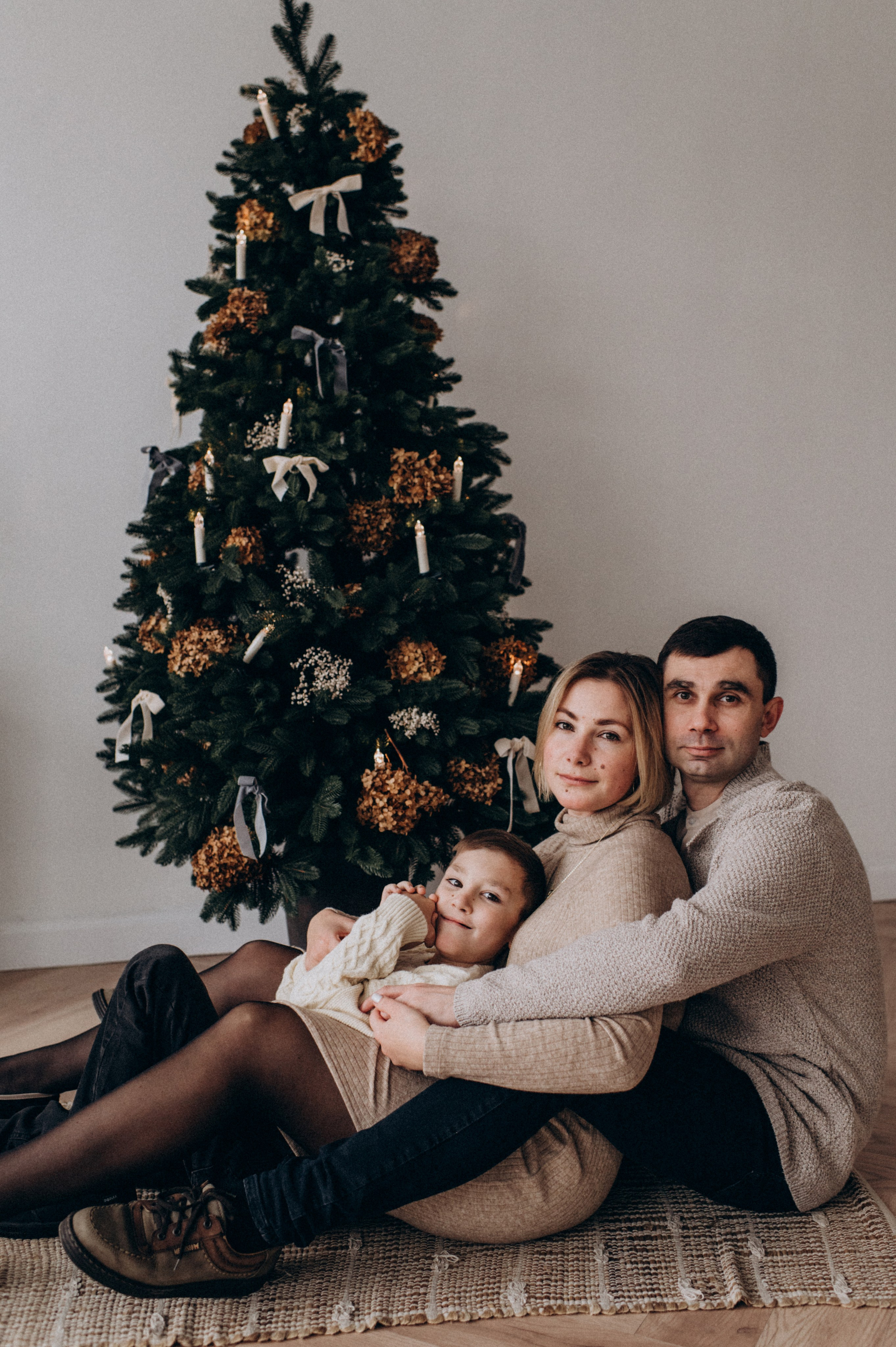 Новорічна сімейна фотосесія у студії, сімейна фотосесія Тернопіль Львів. Сімейний, дитячий та індивідуальний фотограф в м. Тернопіль, м. Львів