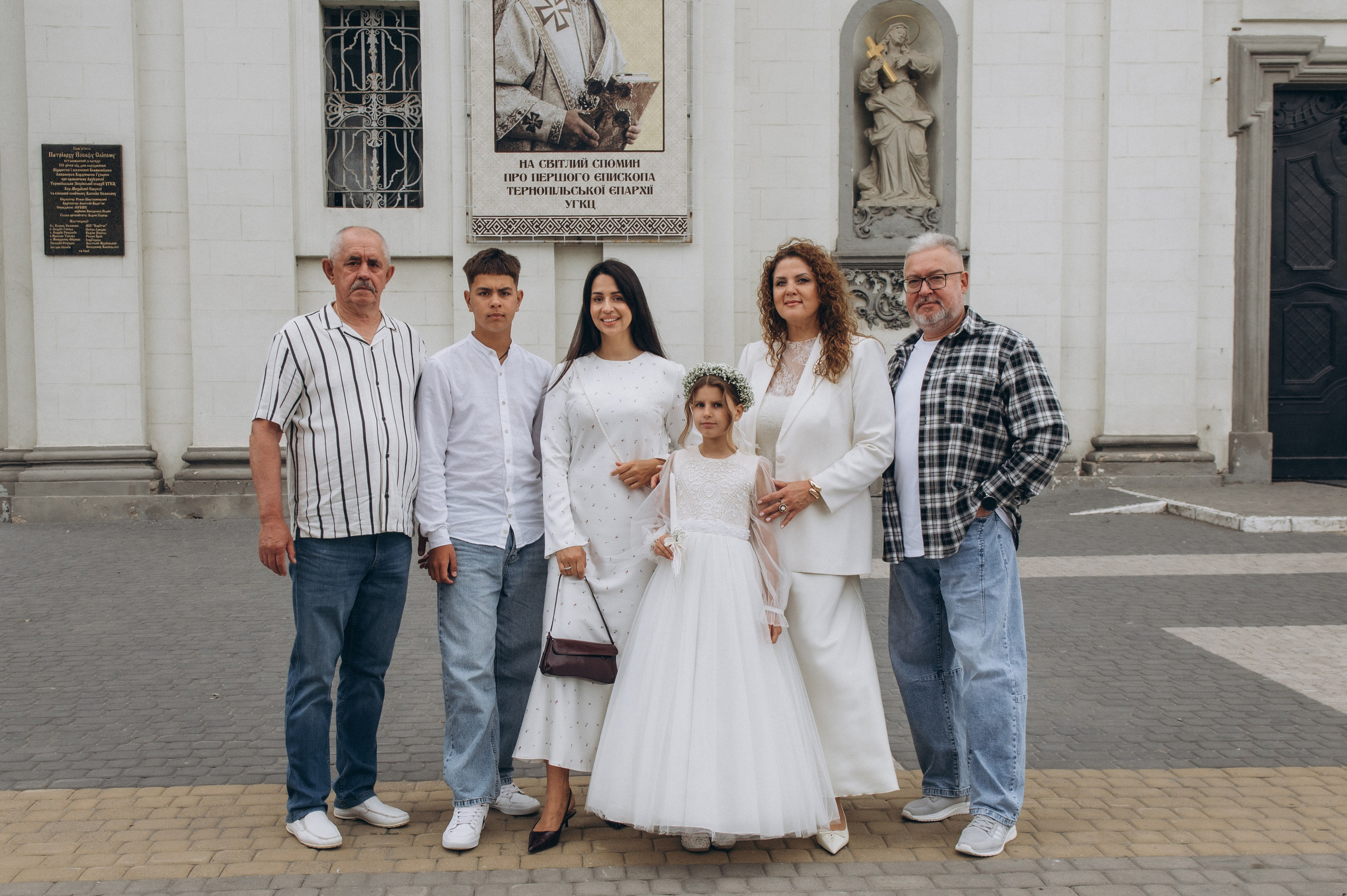 Фотосесія Першого Причастя Тернопіль, фотосесія Причастя Тернопіль, Таїнство Першого Причастя Тернопіль, Катедра Причастя Тернопіль. Сімейний, дитячий та індивідуальний фотограф в м. Тернопіль, м. Львів