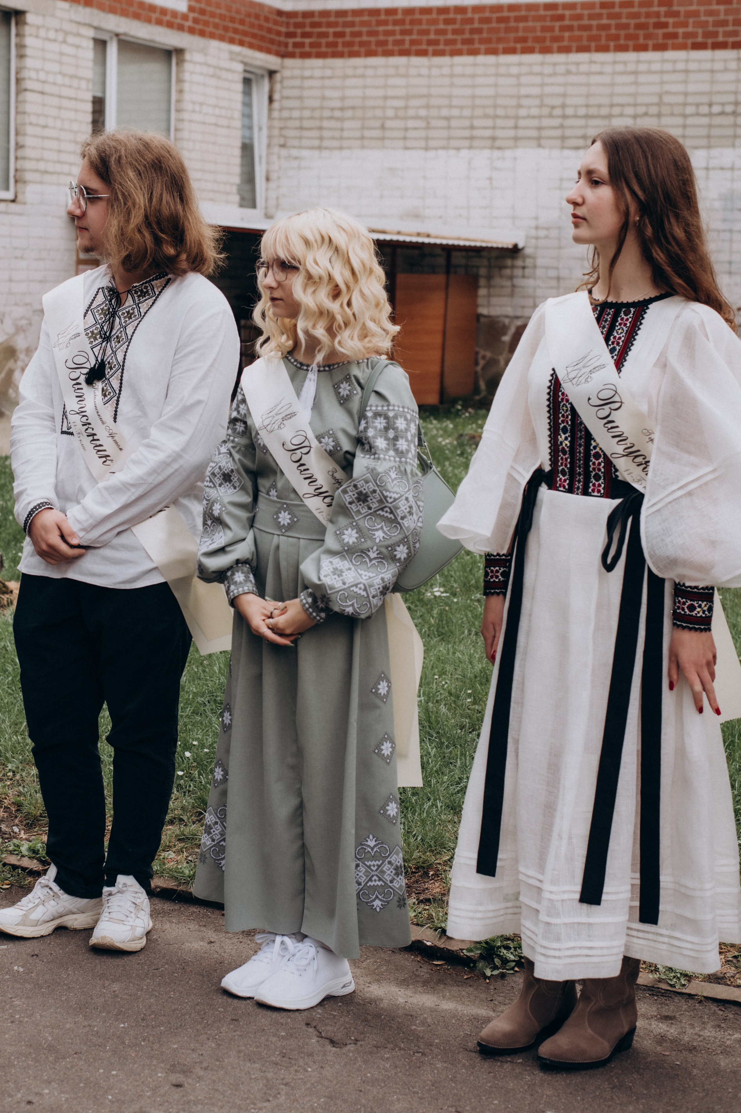 Фотосесія останнього дзвоника, фотосесія випускників Тернопіль, випускний 2024. Сімейний, дитячий та індивідуальний фотограф в м. Тернопіль, м. Львів