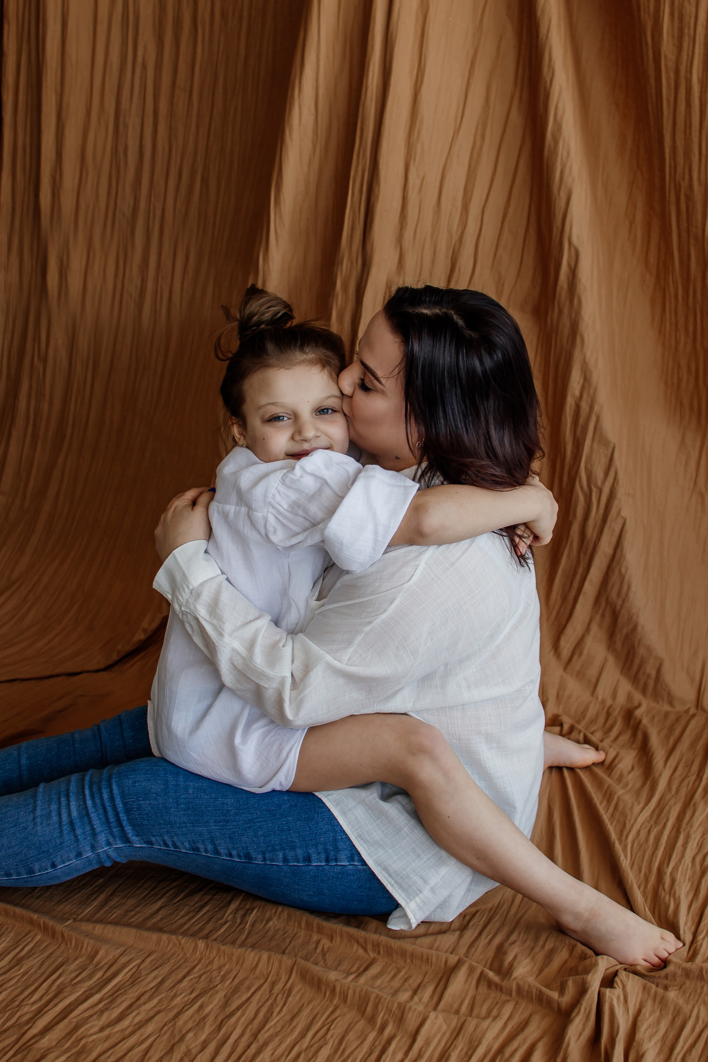 Мама і донечка. Студійна сімейна фотосесія. Сімейний, дитячий та індивідуальний фотограф в м. Тернопіль, м. Львів
