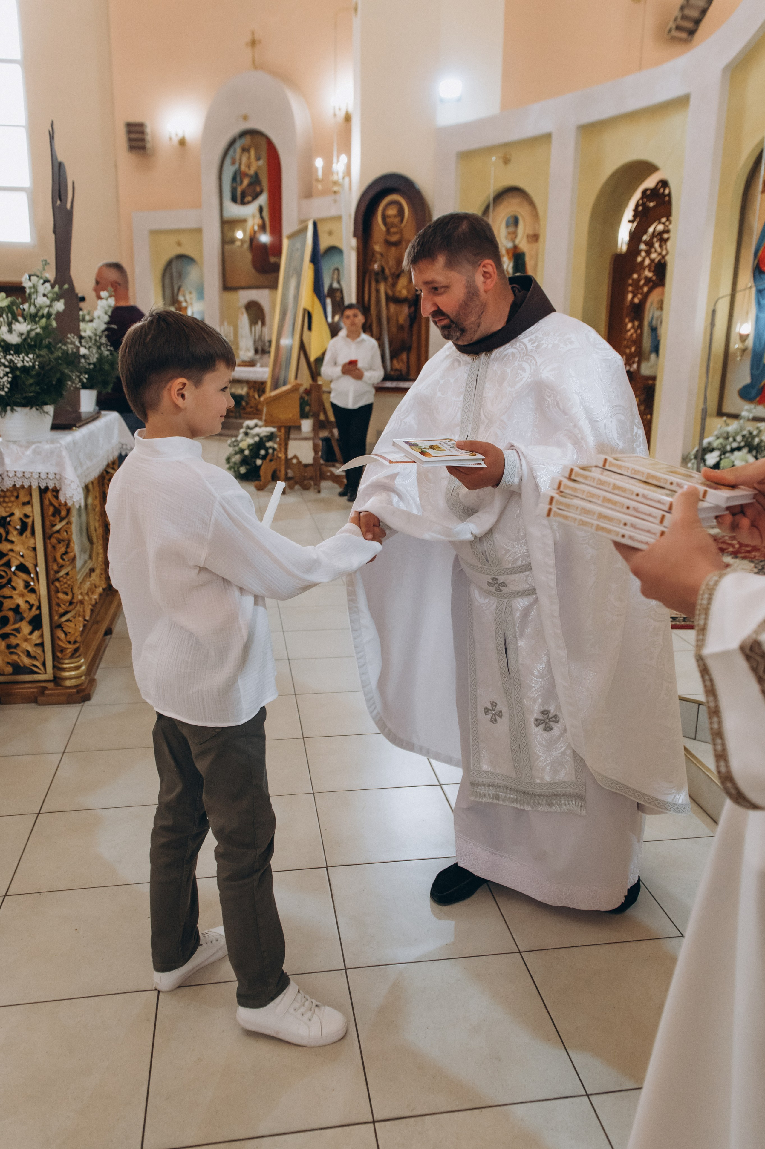 Фотосесія Причастя Тернопіль, зйомка Причастя, фотограф на Причастя Тернопіль, Причастя Львів, церква Петра і Павла. Сімейний, дитячий та індивідуальний фотограф в м. Тернопіль, м. Львів