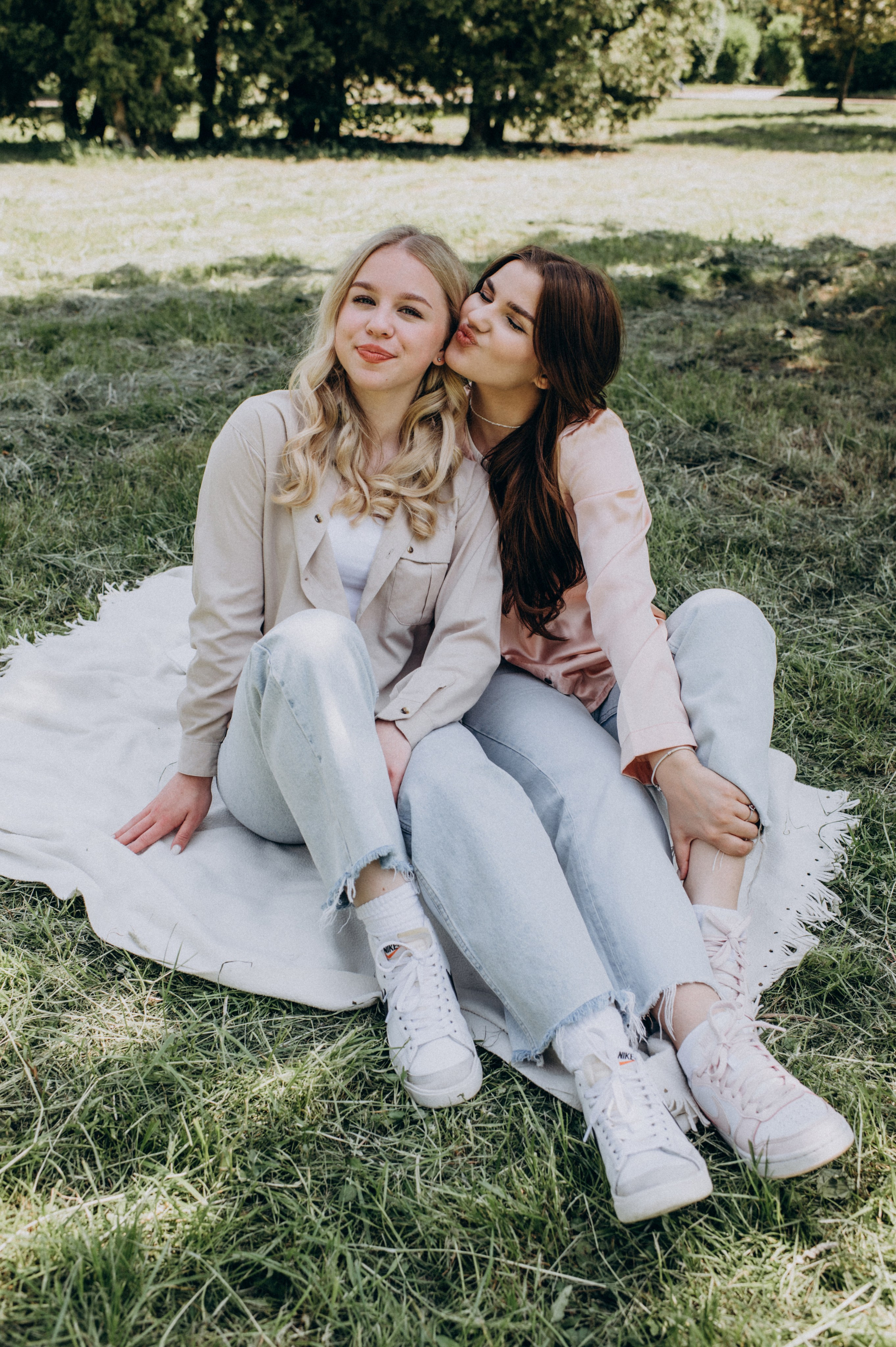 Фотосесія випускників, зйомка випускників Тернопіль Львів, випускні фотоальбоми Тернопіль, шкільні фотоальбоми Тернопіль. Сімейний, дитячий та індивідуальний фотограф в м. Тернопіль, м. Львів