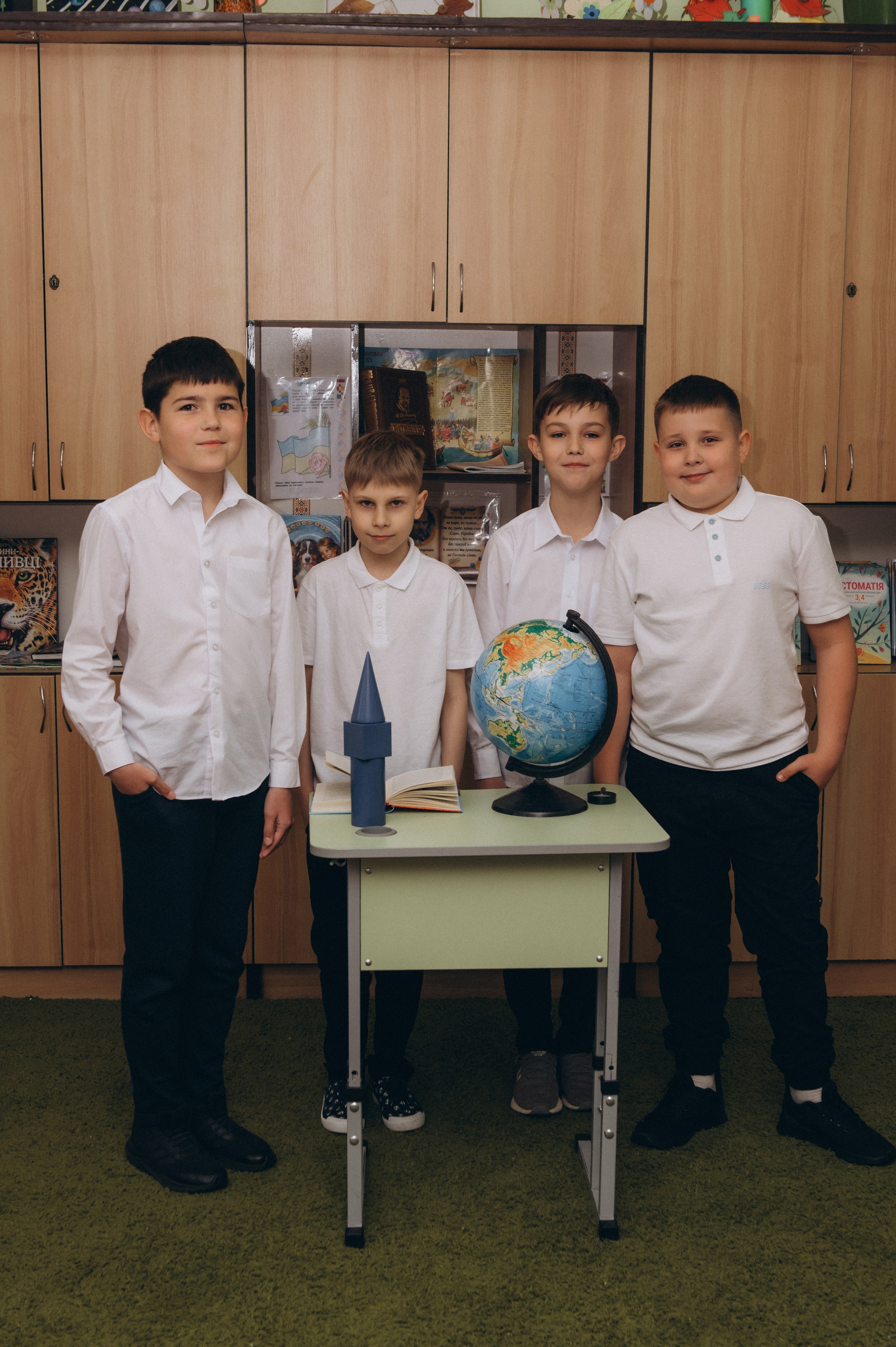 Шкільна фотосесія на віньєтки Тернопіль, фотосесія випускників Тернопіль, зйомка на віньєтки, шкільні фотоальбоми Тернопіль. Сімейний, дитячий та індивідуальний фотограф в м. Тернопіль, м. Львів