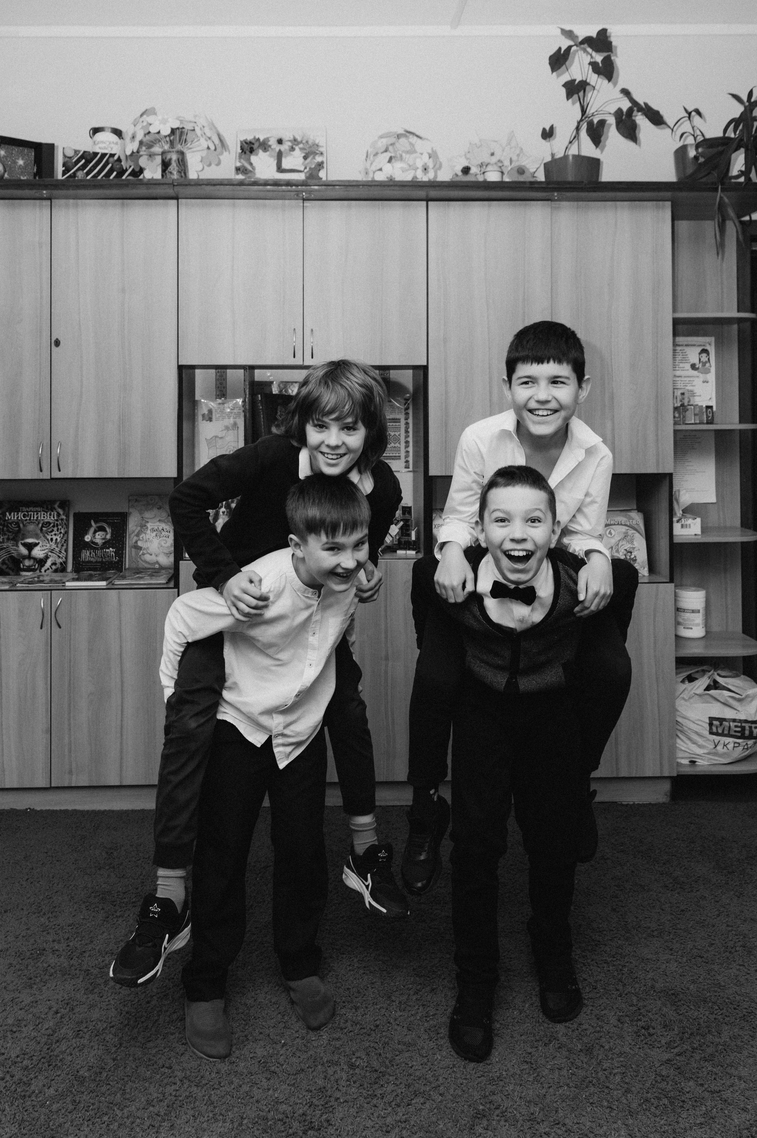 Шкільна фотосесія на віньєтки Тернопіль, фотосесія випускників Тернопіль, зйомка на віньєтки, шкільні фотоальбоми Тернопіль. Сімейний, дитячий та індивідуальний фотограф в м. Тернопіль, м. Львів