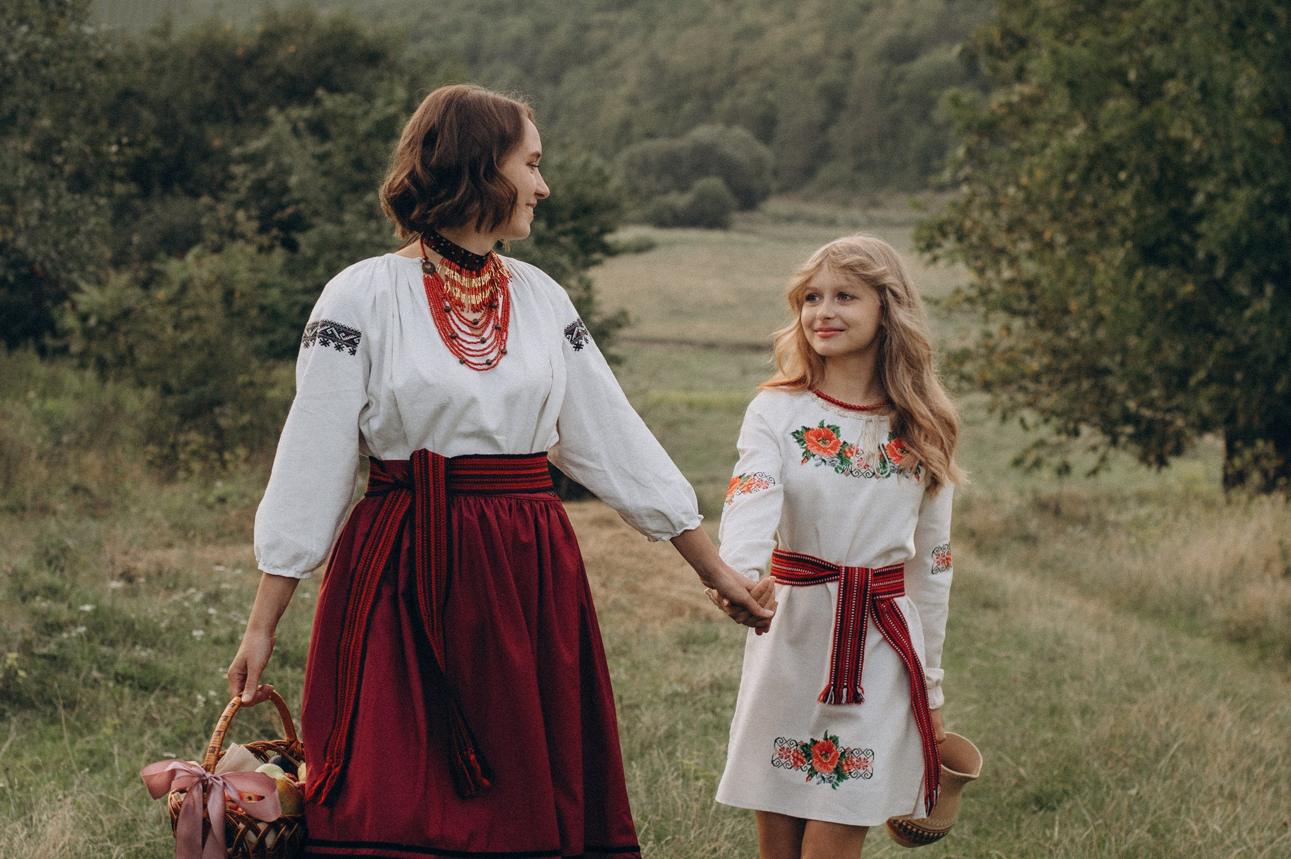 Сімейна фотосесія мами і доньки, сімейний фотограф Тернопіль, портретний фотограф, сімейна фотосесія Тернопіль, фотосесія в жоржинах. Сімейний, дитячий та індивідуальний фотограф в м. Тернопіль, м. Львів