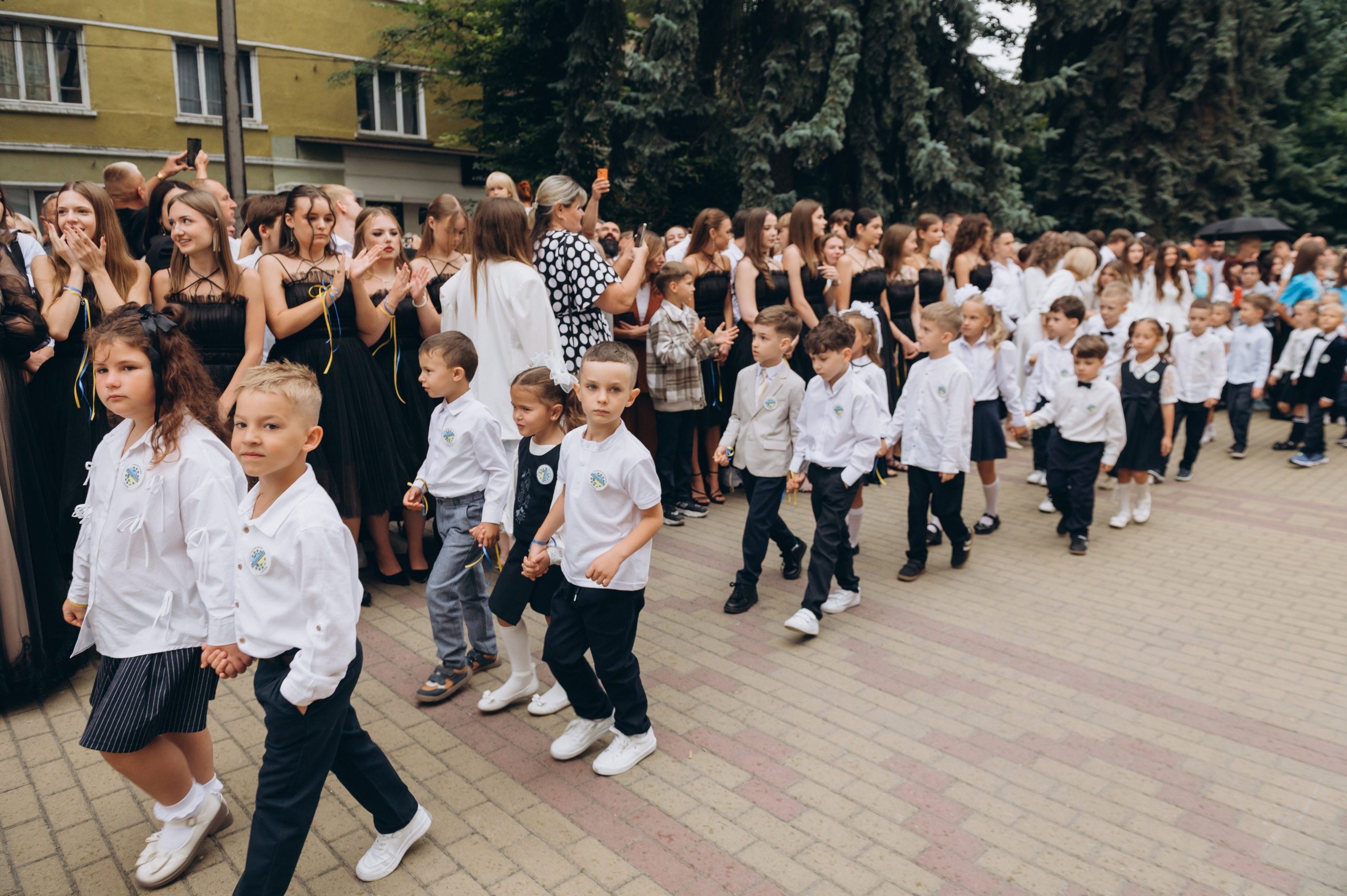 Перший дзвоник у Тернополі, фотосесія першокласників