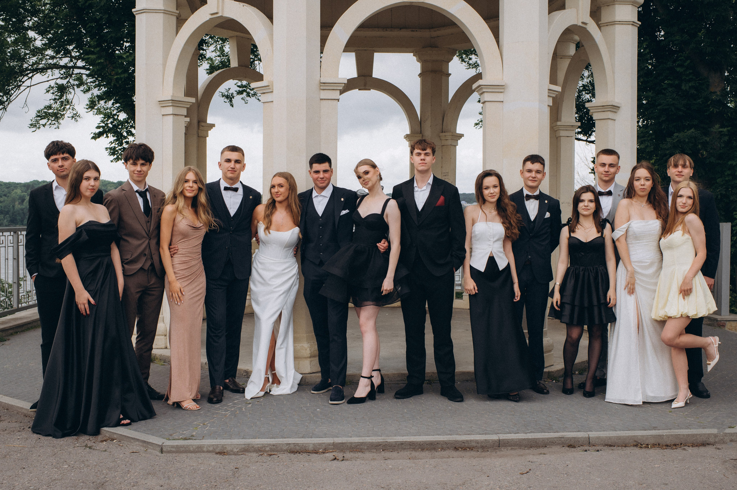 Випускники 2025, фотосесія випускного Тернопіль, фотосесія випускників Тернопіль, зйомка випускного, фотосесія випускного. Сімейний, дитячий та індивідуальний фотограф в м. Тернопіль, м. Львів