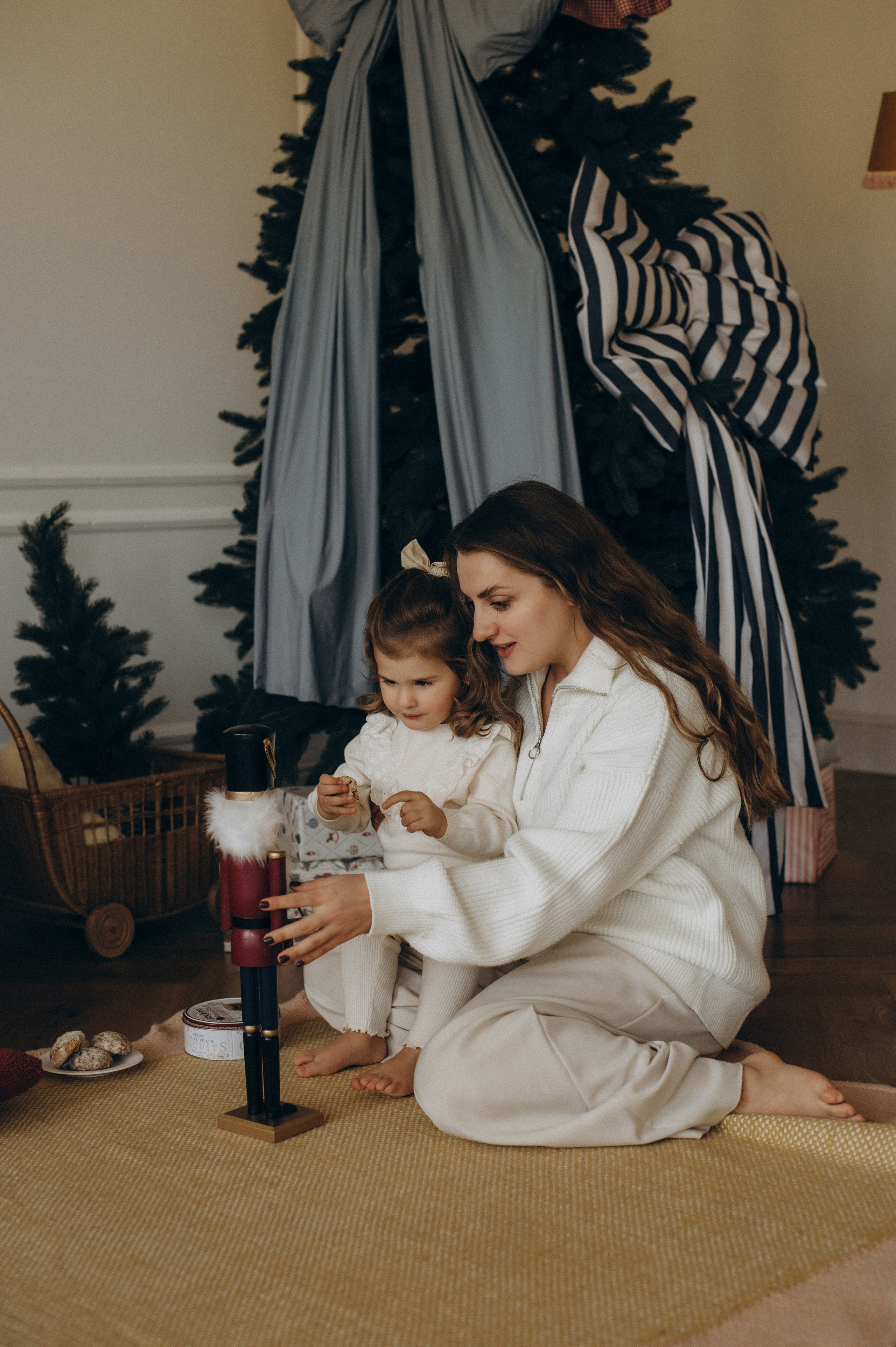 Фотосесія мами і донечки Тернопіль, сімейний фотограф Тернопіль, фотосесія мами і дитини Тернопіль, новорічна фотосесія Тернопіль. Сімейний, дитячий та індивідуальний фотограф в м. Тернопіль, м. Львів