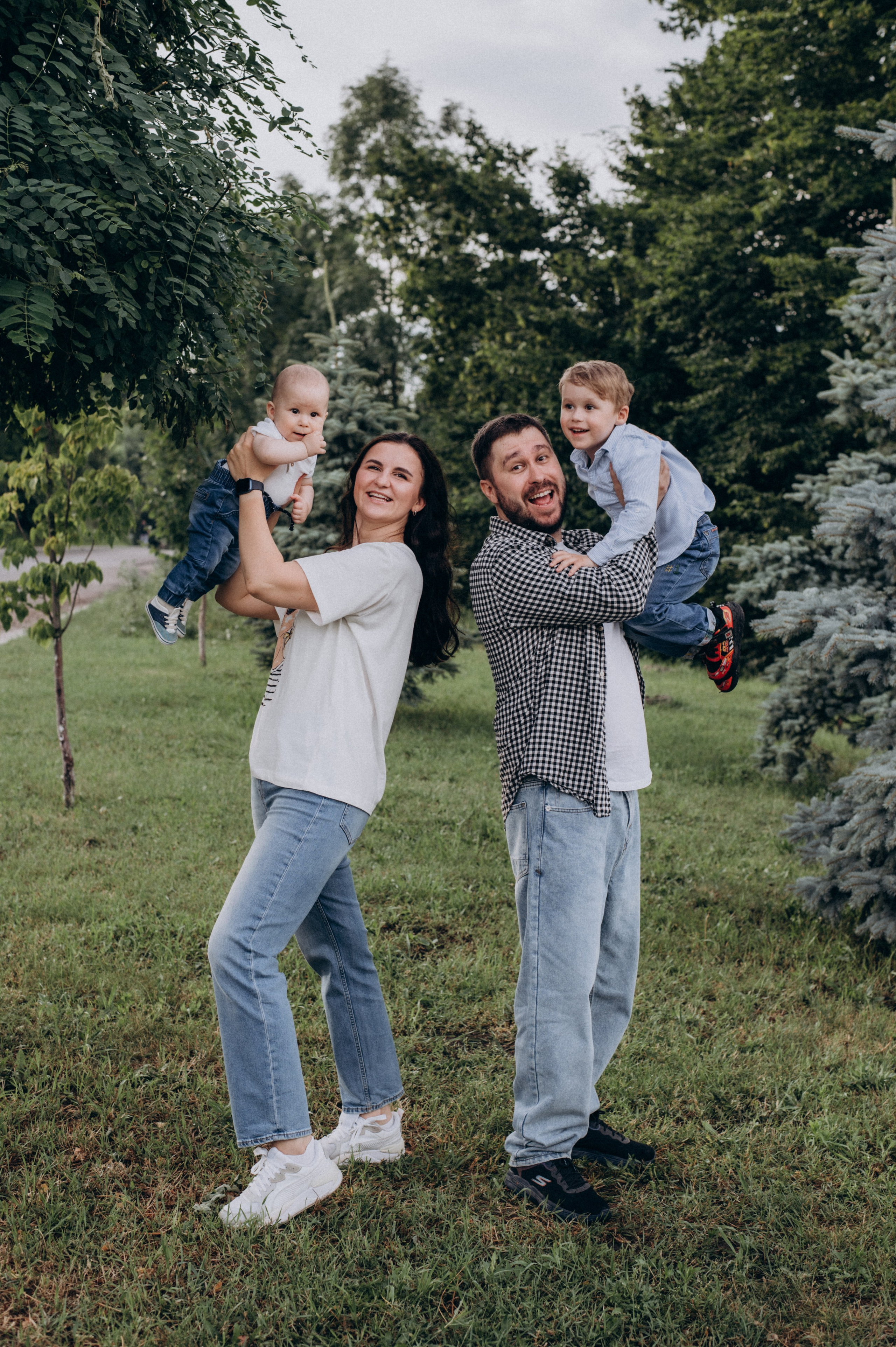 Сімейна фотосесія Тернопіль, сімейний фотограф Тернопіль, зйомка великої сімї. Сімейний, дитячий та індивідуальний фотограф в м. Тернопіль, м. Львів