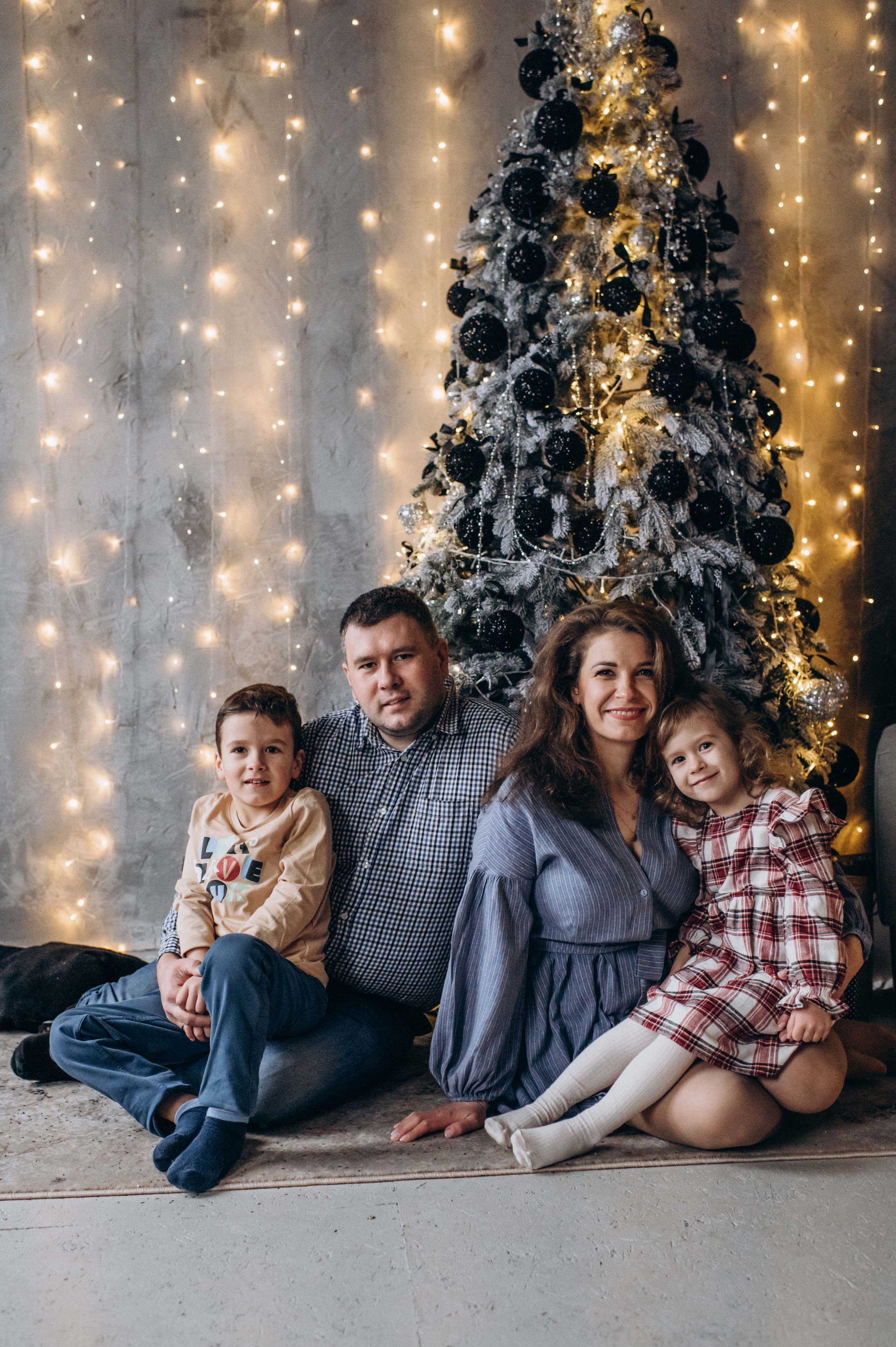 Новорічна сімейна зйомка у студії. Сімейний, дитячий та індивідуальний фотограф в м. Тернопіль, м. Львів