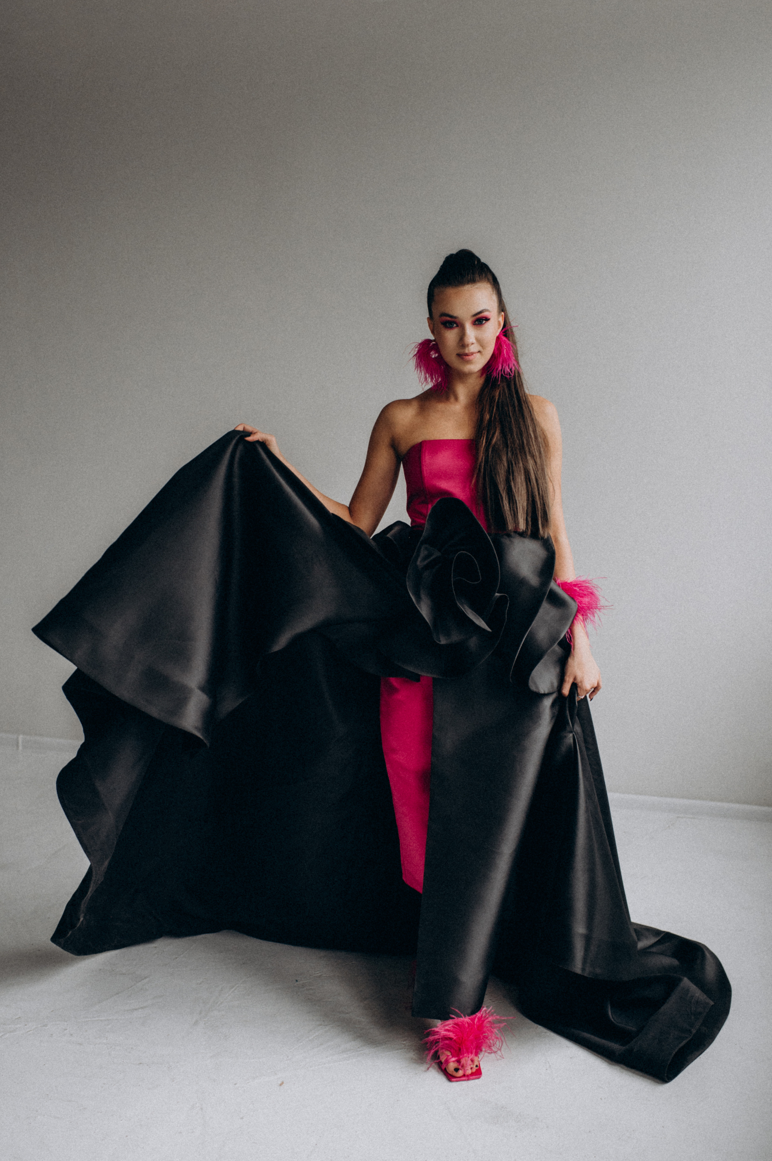 Випускниця, зйомка у студії, фотосесія випускного Тернопіль Львів. Сімейний, дитячий та індивідуальний фотограф в м. Тернопіль, м. Львів