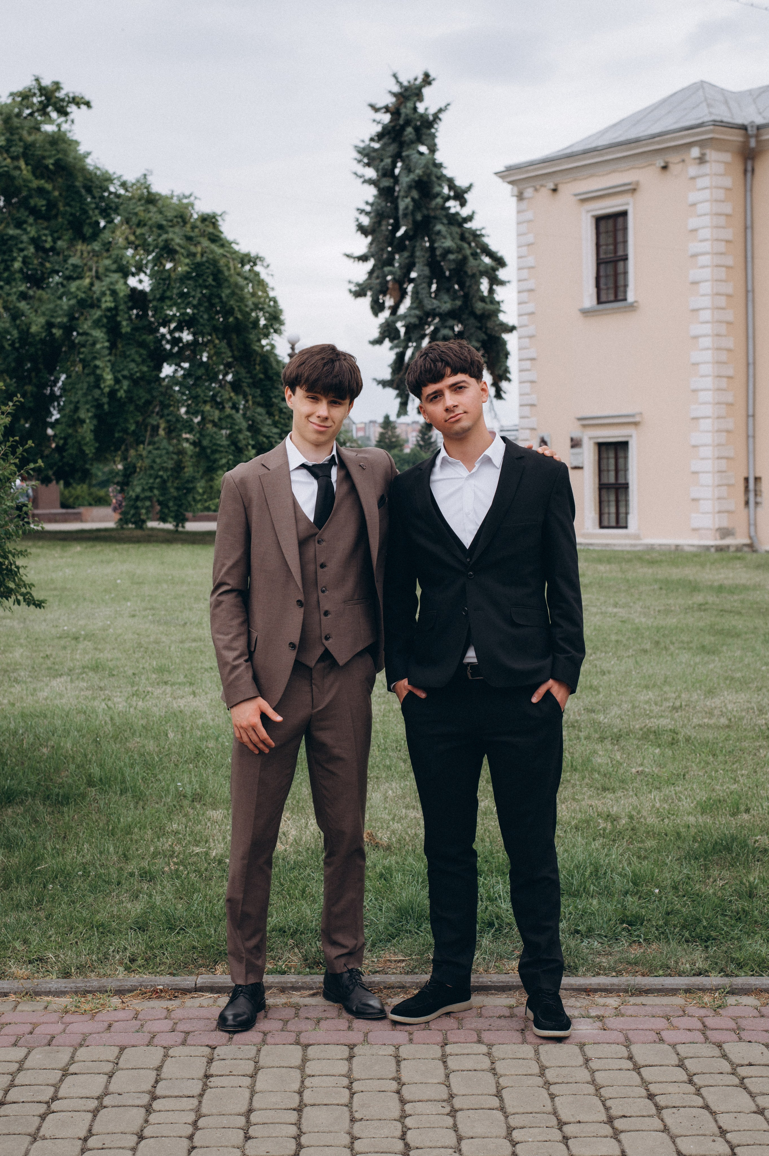 Випускники 2025, фотосесія випускного Тернопіль, фотосесія випускників Тернопіль, зйомка випускного, фотосесія випускного. Сімейний, дитячий та індивідуальний фотограф в м. Тернопіль, м. Львів