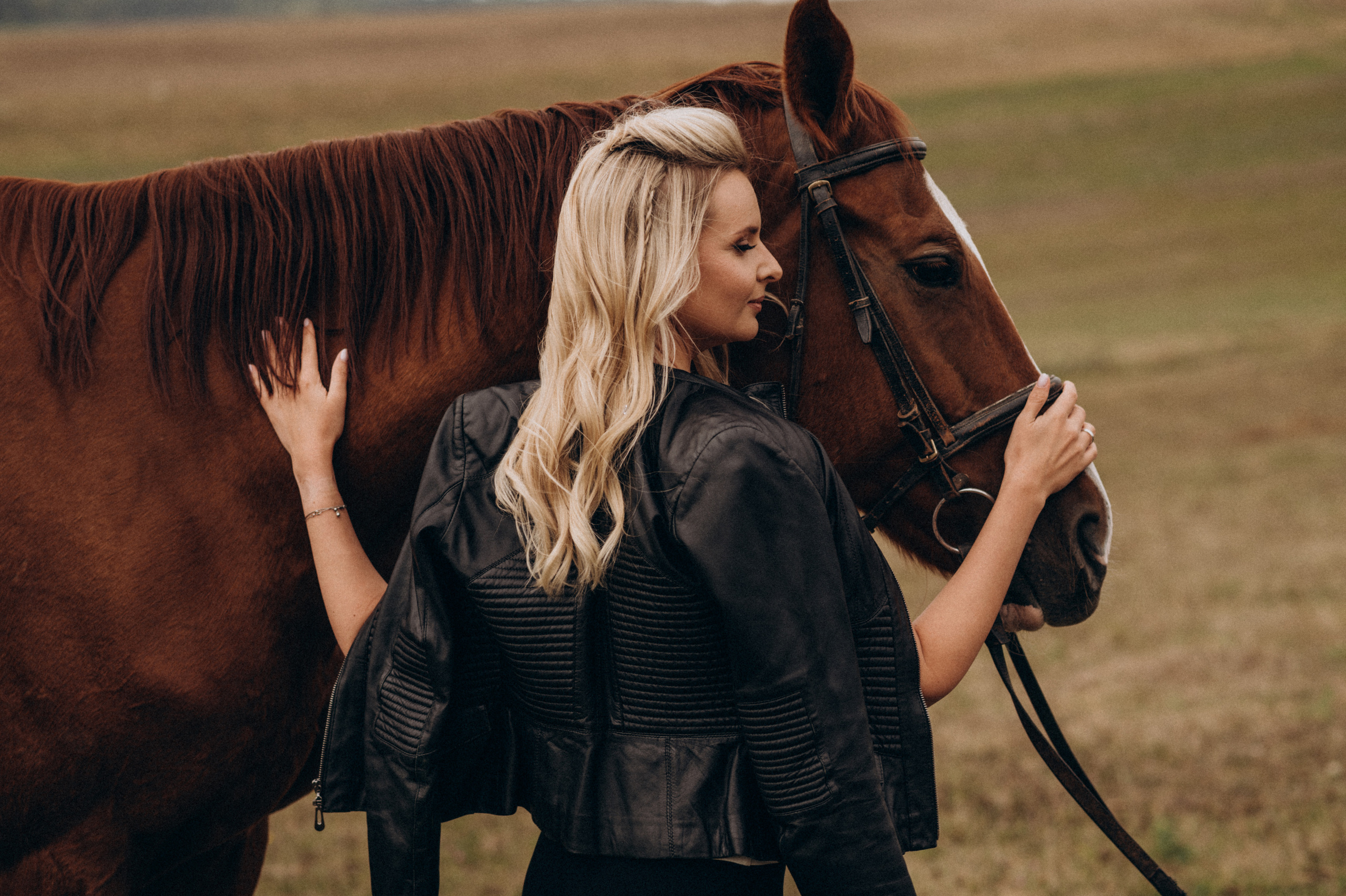 Фотосесія з кіньми Тернопіль, кінна зйомка, сімейна фотосесія на конях. Сімейний, дитячий та індивідуальний фотограф в м. Тернопіль, м. Львів