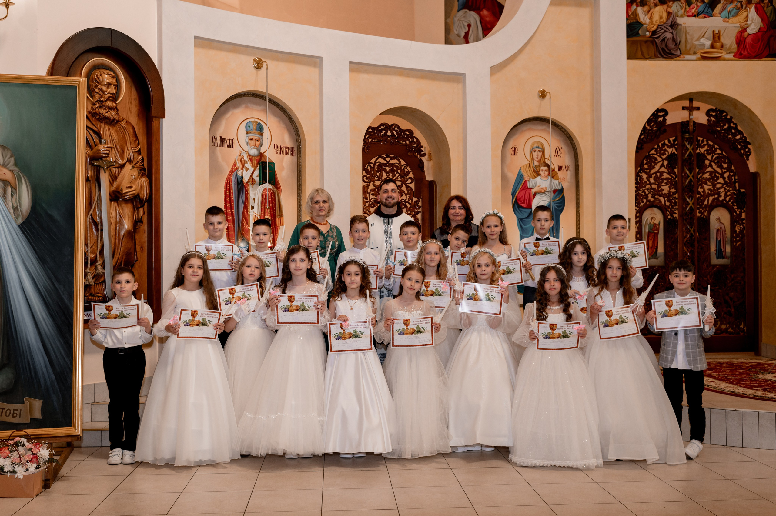 Фотосесія Першого Причастя Тернопіль, зйомка Причастя Тернопіль, Таїнство Першого Причастя Тернопіль, Катедра Причастя Тернопіль. Сімейний, дитячий та індивідуальний фотограф в м. Тернопіль, м. Львів