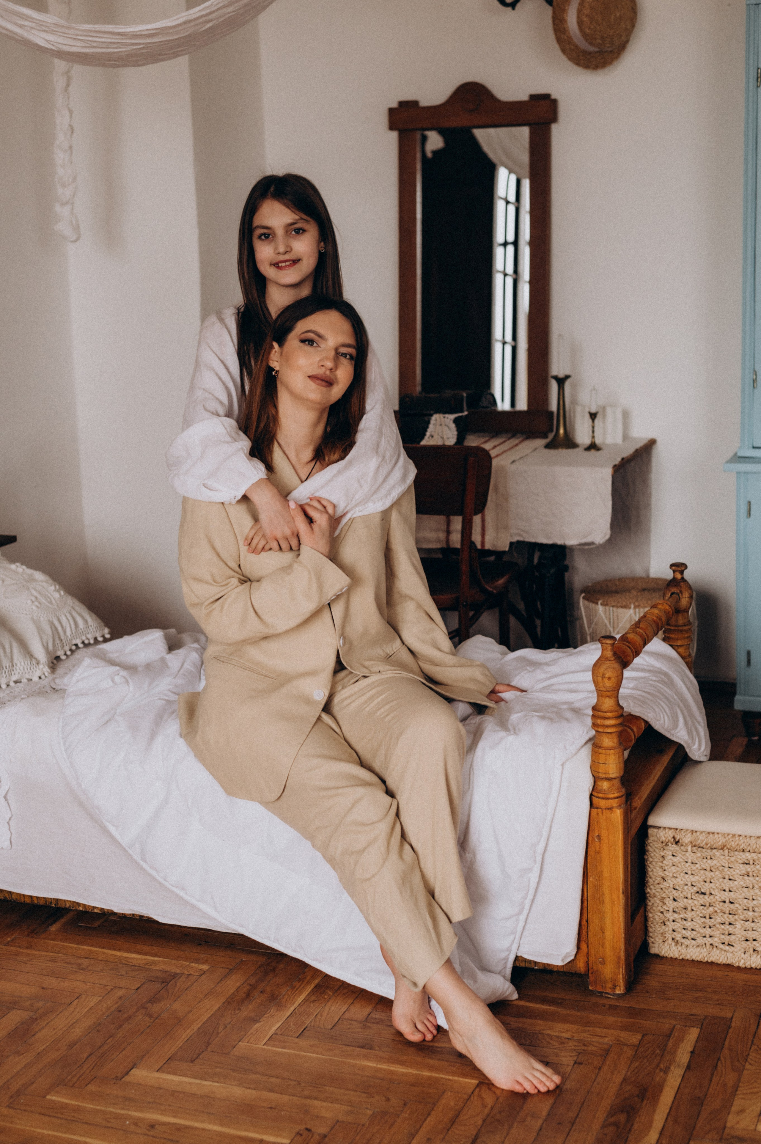 Сімейна фотосесія мами і донечок, зйомка Тернопіль Львів етностиль. Сімейний, дитячий та індивідуальний фотограф в м. Тернопіль, м. Львів