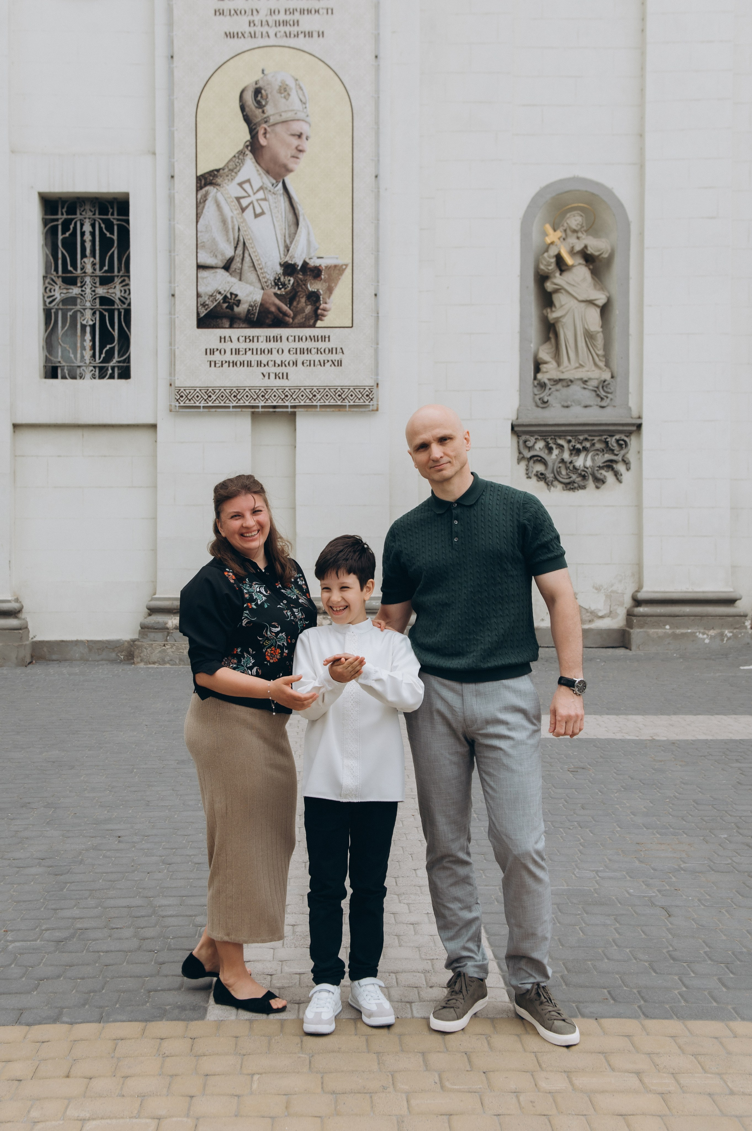 Фотосесія Першого Причастя Тернопіль, фотосесія Причастя Тернопіль, Таїнство Першого Причастя Тернопіль, Катедра Причастя Тернопіль. Сімейний, дитячий та індивідуальний фотограф в м. Тернопіль, м. Львів