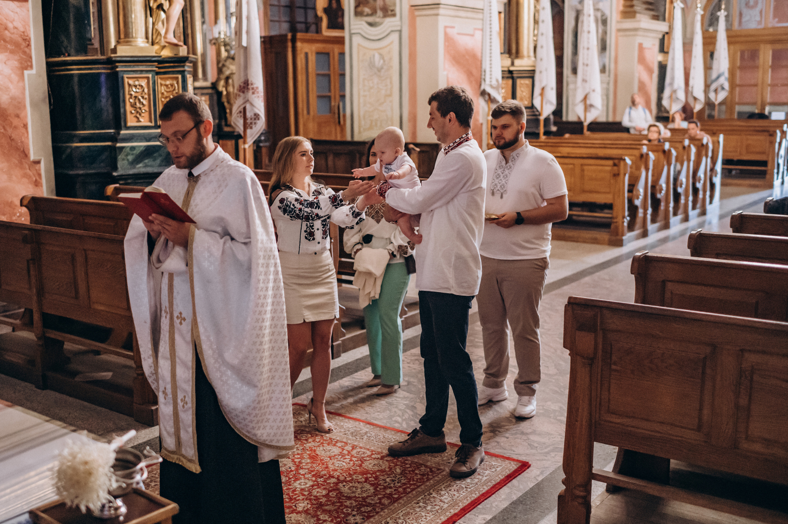 Хрещення Марка, Бернардинський монастир, Львів. Сімейний, дитячий та індивідуальний фотограф в м. Тернопіль, м. Львів