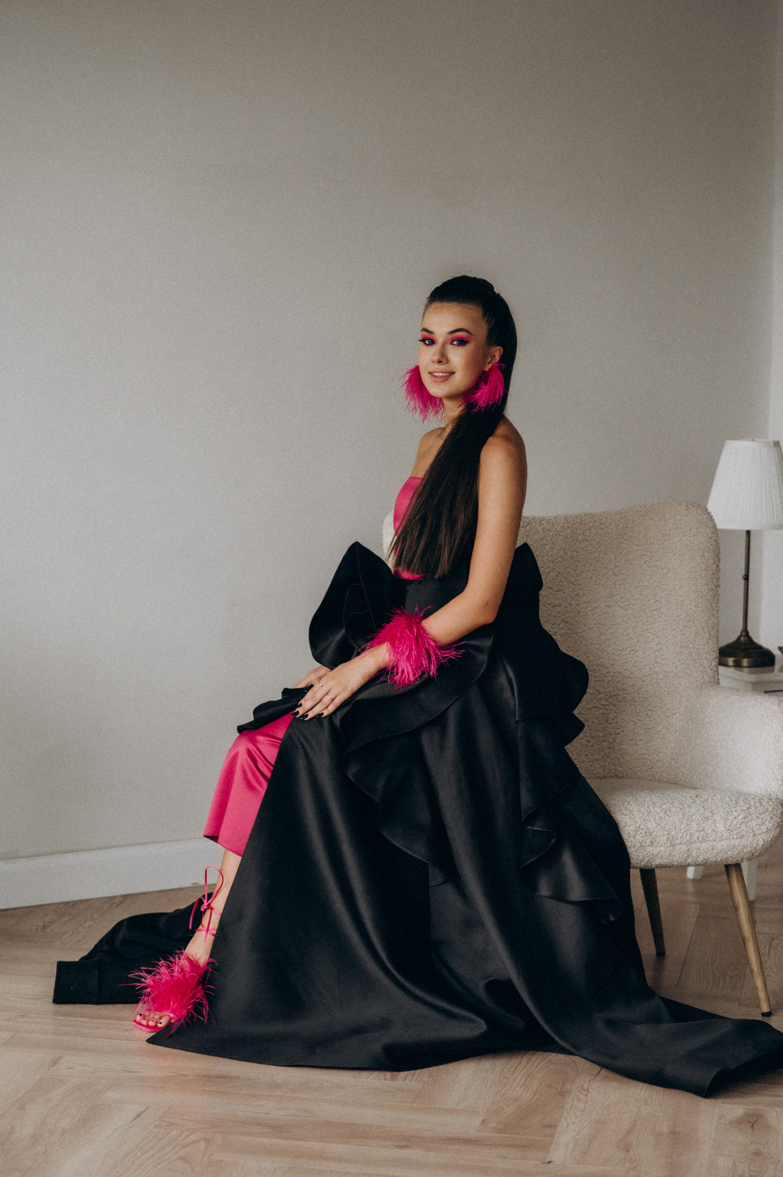 Випускниця, зйомка у студії, фотосесія випускного Тернопіль Львів. Сімейний, дитячий та індивідуальний фотограф в м. Тернопіль, м. Львів