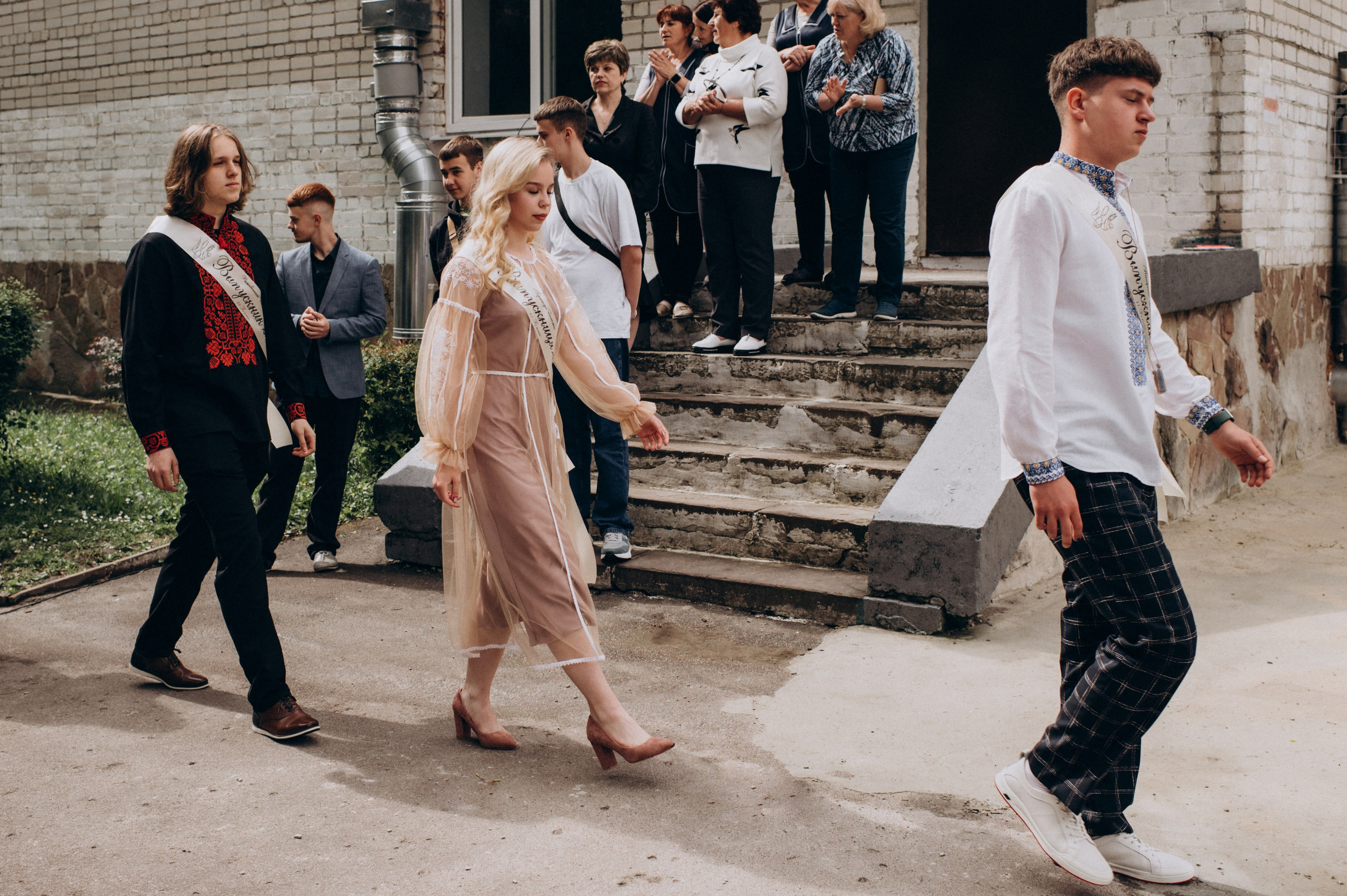 Фотосесія останнього дзвоника, фотосесія випускників Тернопіль, випускний 2024. Сімейний, дитячий та індивідуальний фотограф в м. Тернопіль, м. Львів