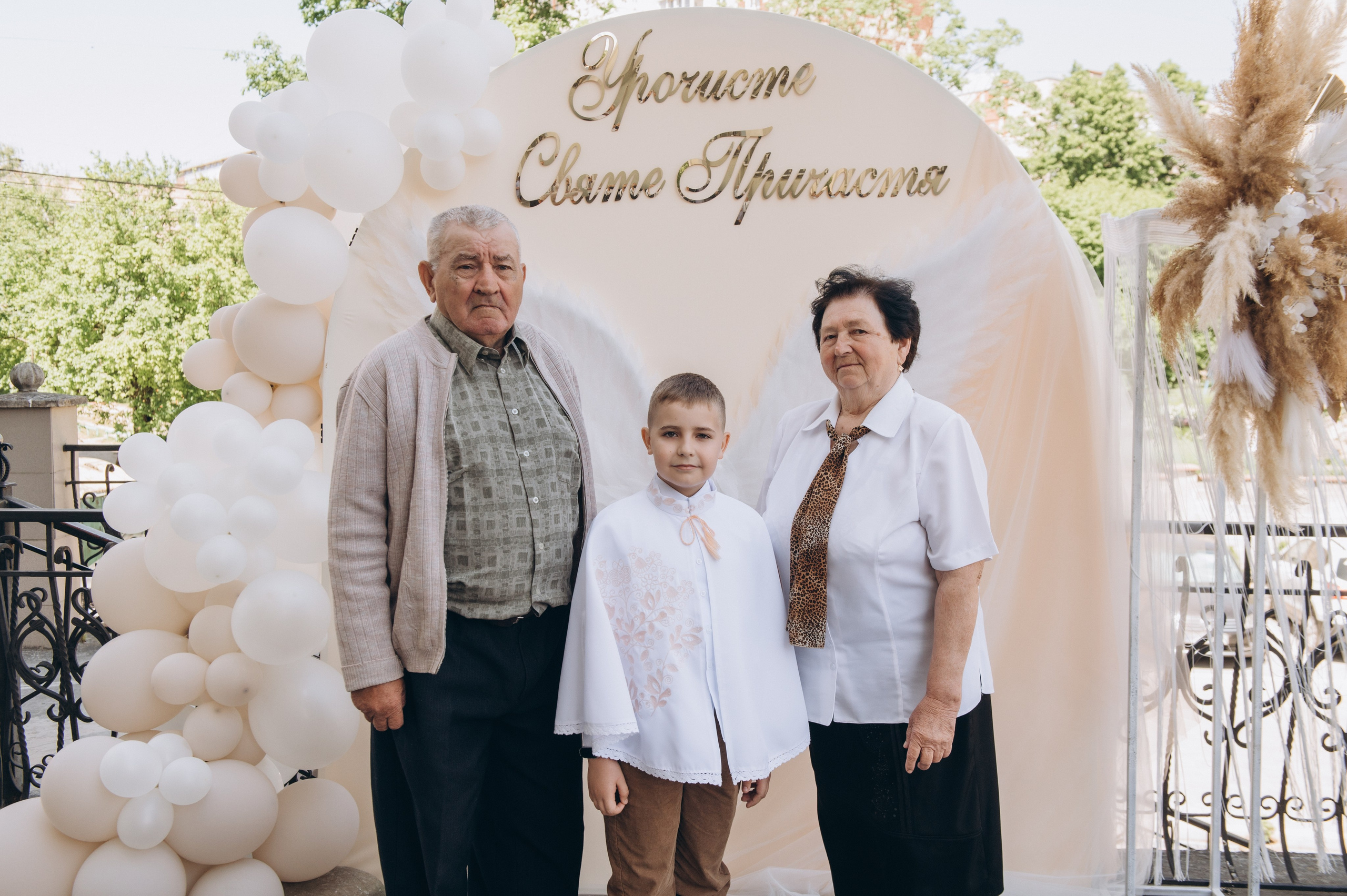 Фотосесія Причастя Тернопіль церква Св Михаїла, фотограф на Причастя Тернопіль, фотосесія Літургії Причастя Тернопіль. Сімейний, дитячий та індивідуальний фотограф в м. Тернопіль, м. Львів