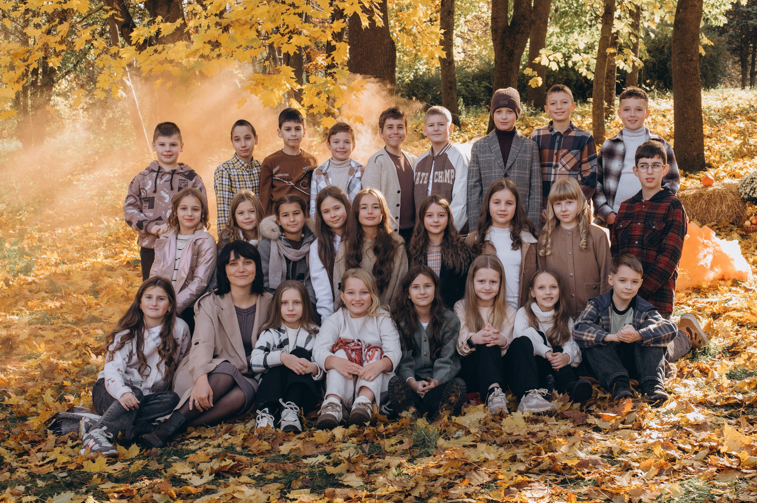 Осіння фотосесія 4 класу на віньєтки, випускні фотоальбоми Тернопіль, фотосесія випускників Тернопіль, шкільний випускний альбом Тернопіль. Сімейний, дитячий та індивідуальний фотограф в м. Тернопіль, м. Львів