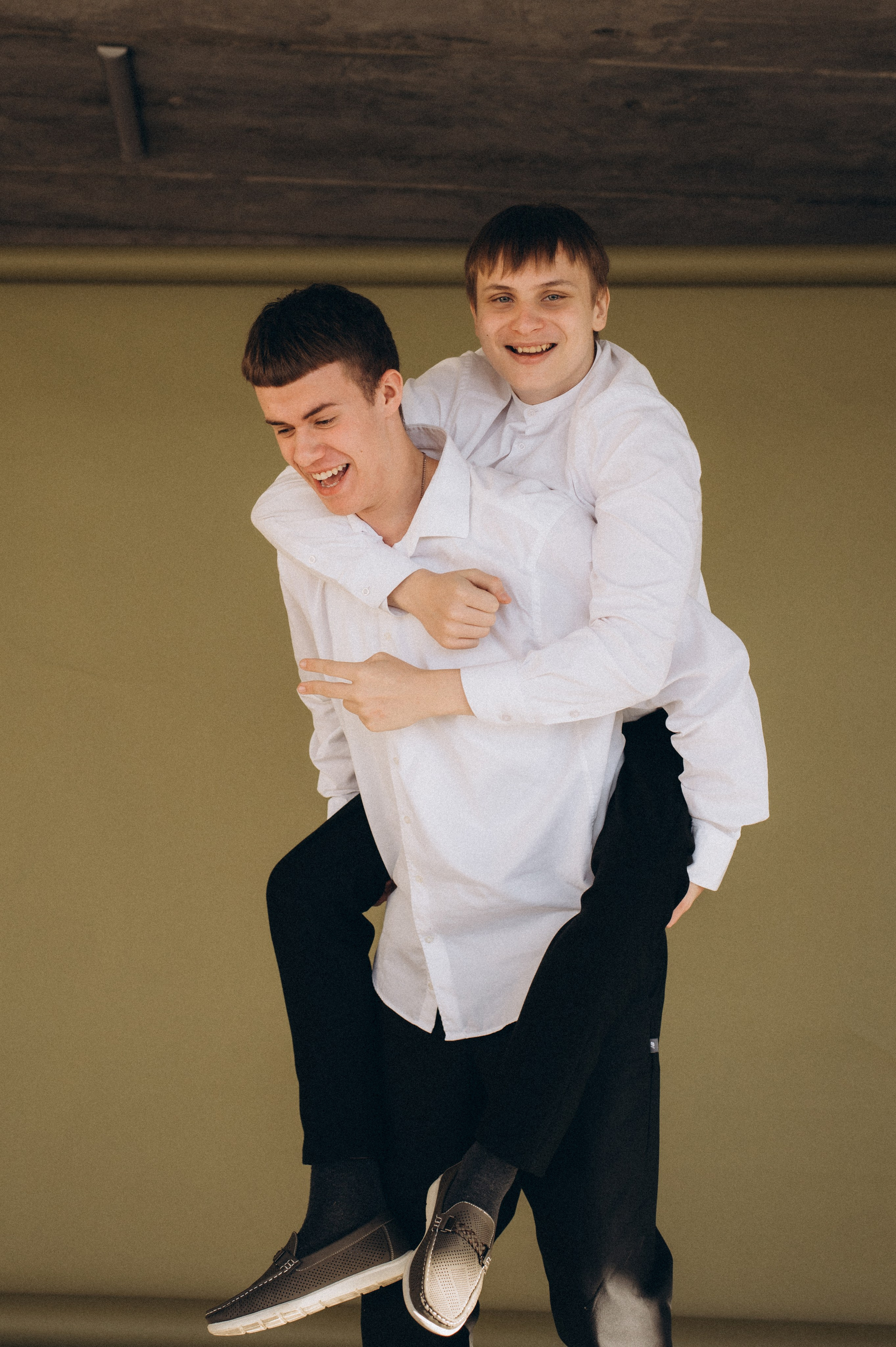 Фотосесія випускників, фотосесія на віньєтки Тернопіль, випускники Тернопіль, випуск 2025. Сімейний, дитячий та індивідуальний фотограф в м. Тернопіль, м. Львів