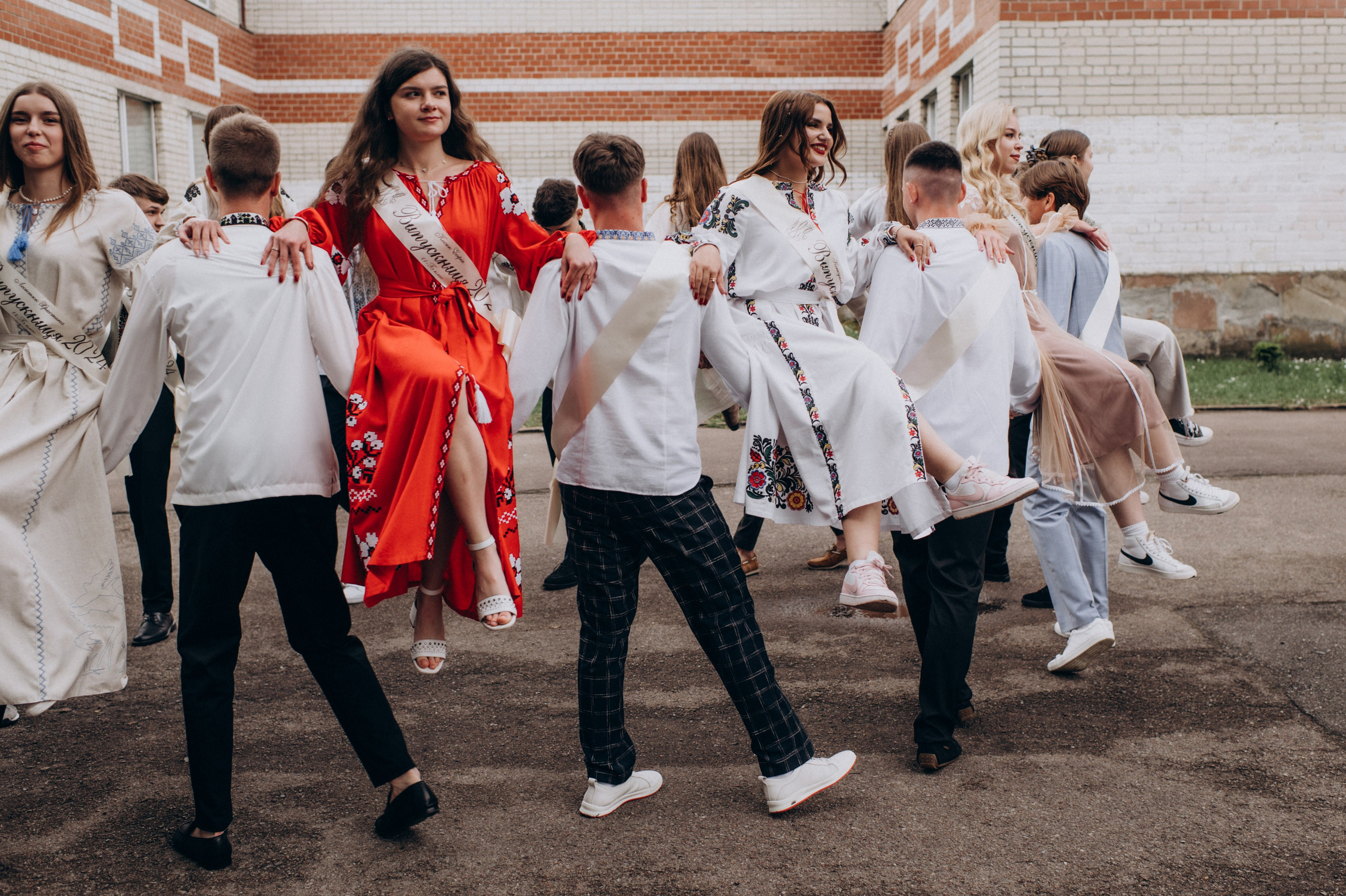 Фотосесія останнього дзвоника, фотосесія випускників Тернопіль, випускний 2024. Сімейний, дитячий та індивідуальний фотограф в м. Тернопіль, м. Львів