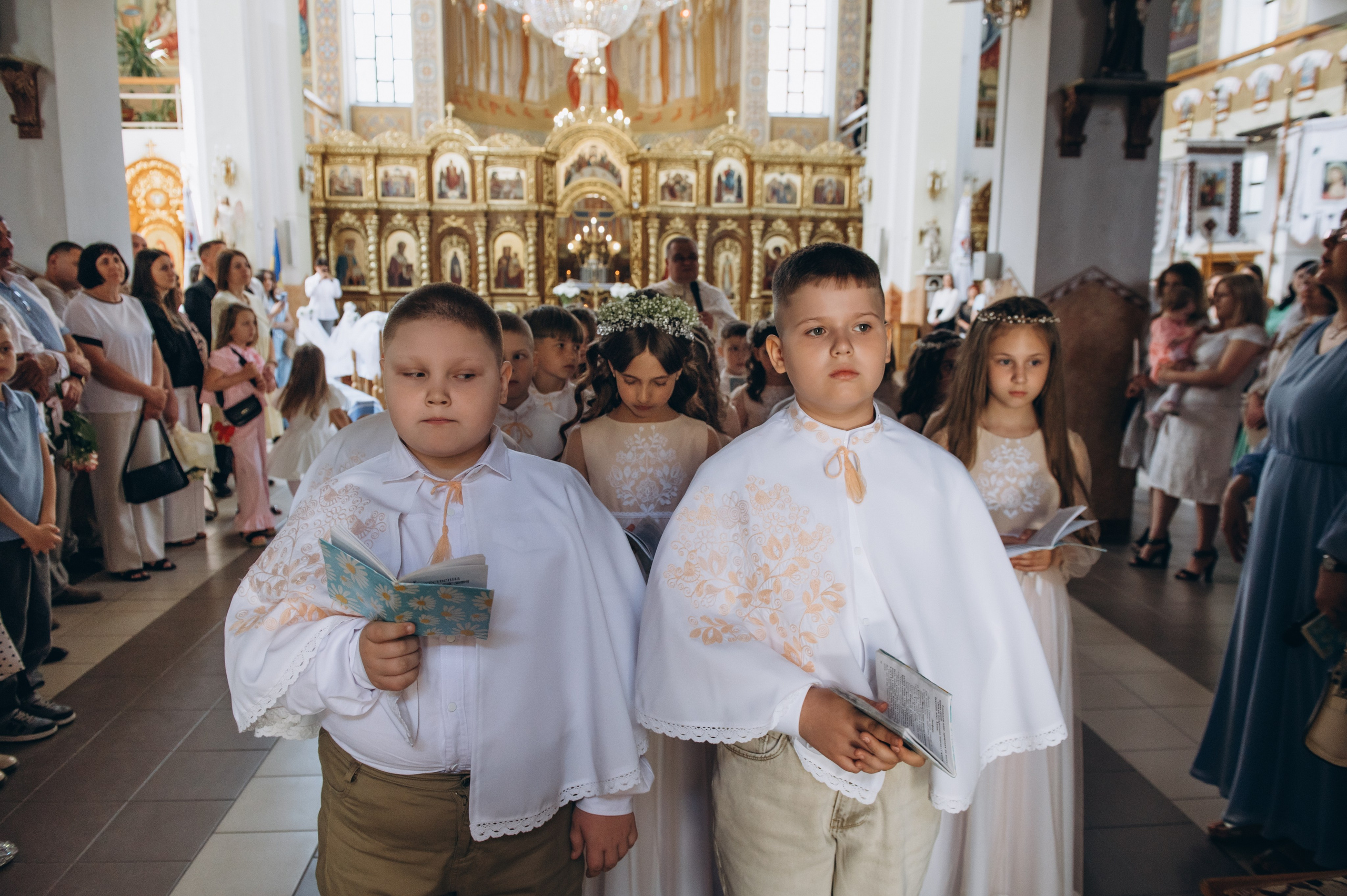 Фотосесія Причастя Тернопіль церква Св Михаїла, фотограф на Причастя Тернопіль, фотосесія Літургії Причастя Тернопіль. Сімейний, дитячий та індивідуальний фотограф в м. Тернопіль, м. Львів