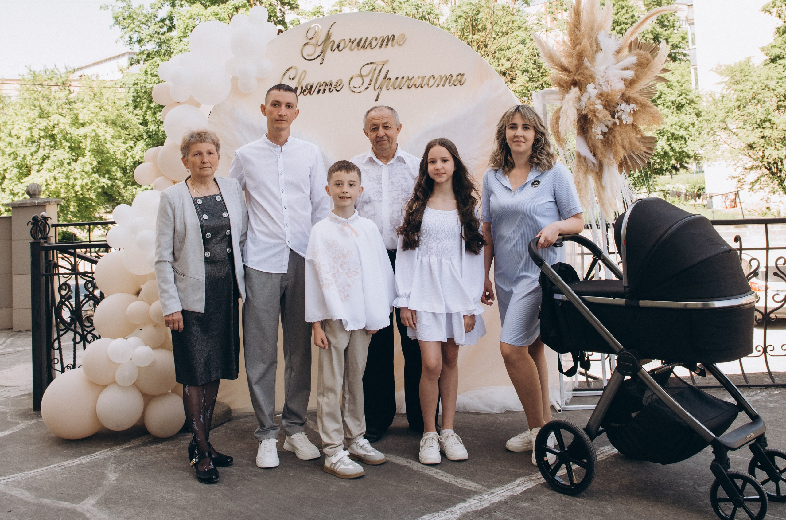 Фотосесія Причастя Тернопіль церква Св Михаїла, фотограф на Причастя Тернопіль, фотосесія Літургії Причастя Тернопіль. Сімейний, дитячий та індивідуальний фотограф в м. Тернопіль, м. Львів