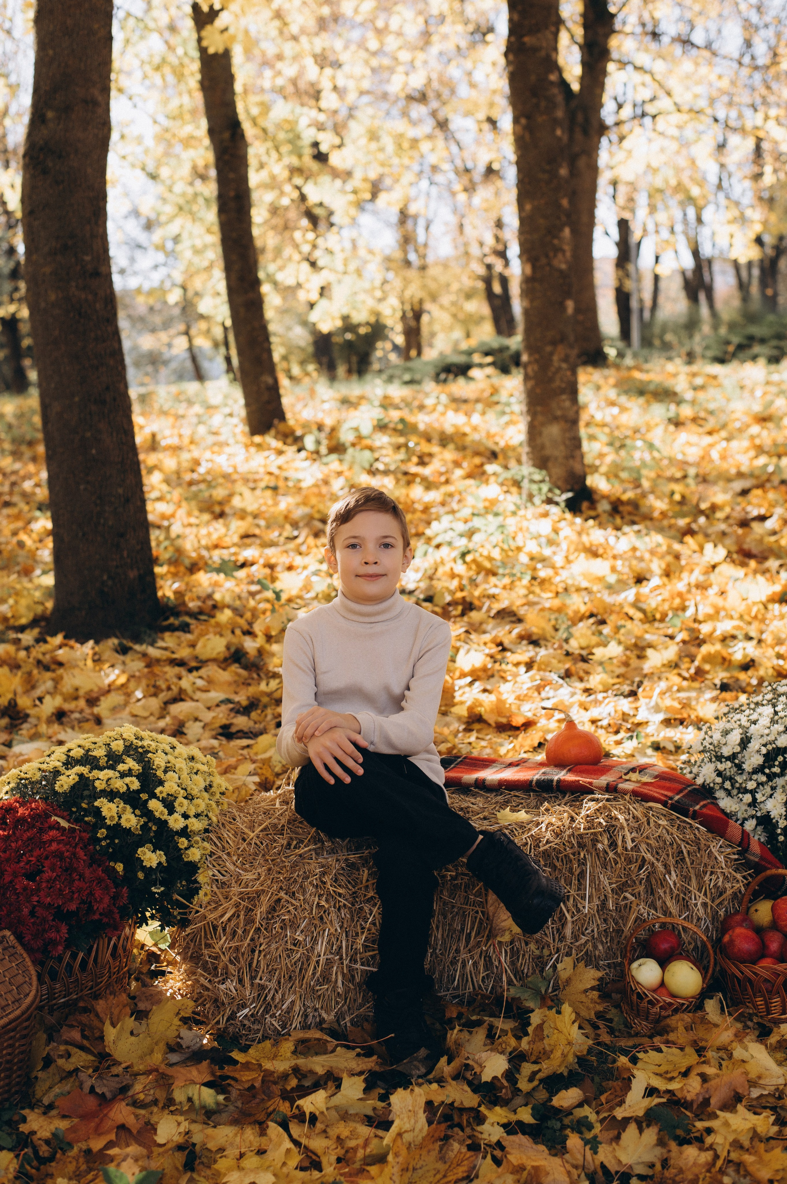 Осіння фотосесія 4 класу на віньєтки, випускні фотоальбоми Тернопіль, фотосесія випускників Тернопіль, шкільний випускний альбом Тернопіль. Сімейний, дитячий та індивідуальний фотограф в м. Тернопіль, м. Львів