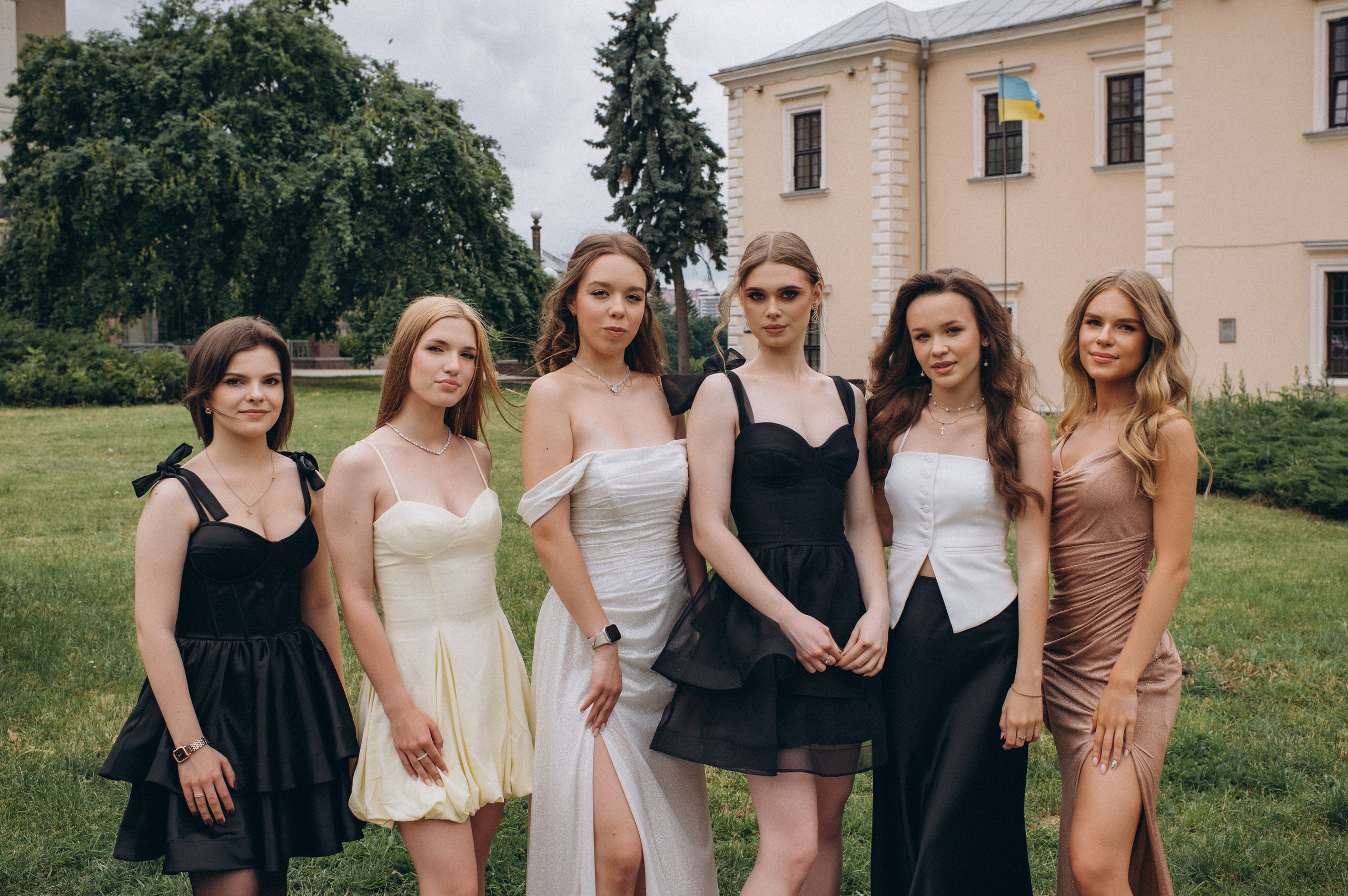 Випускники 2025, фотосесія випускного Тернопіль, фотосесія випускників Тернопіль, зйомка випускного, фотосесія випускного. Сімейний, дитячий та індивідуальний фотограф в м. Тернопіль, м. Львів