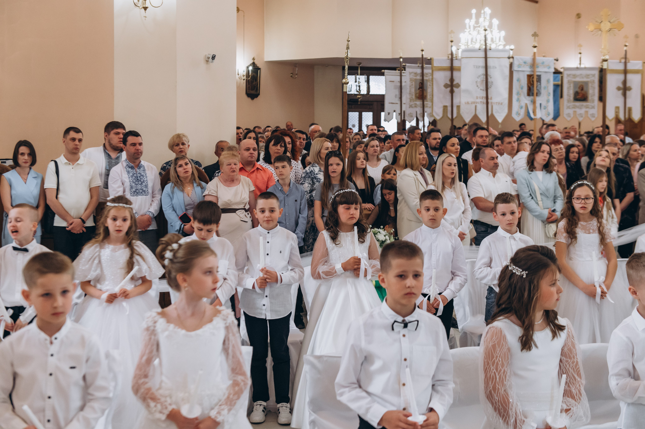 Фотосесія Причастя Тернопіль, зйомка Причастя, фотограф на Причастя Тернопіль, Причастя Львів, церква Петра і Павла. Сімейний, дитячий та індивідуальний фотограф в м. Тернопіль, м. Львів