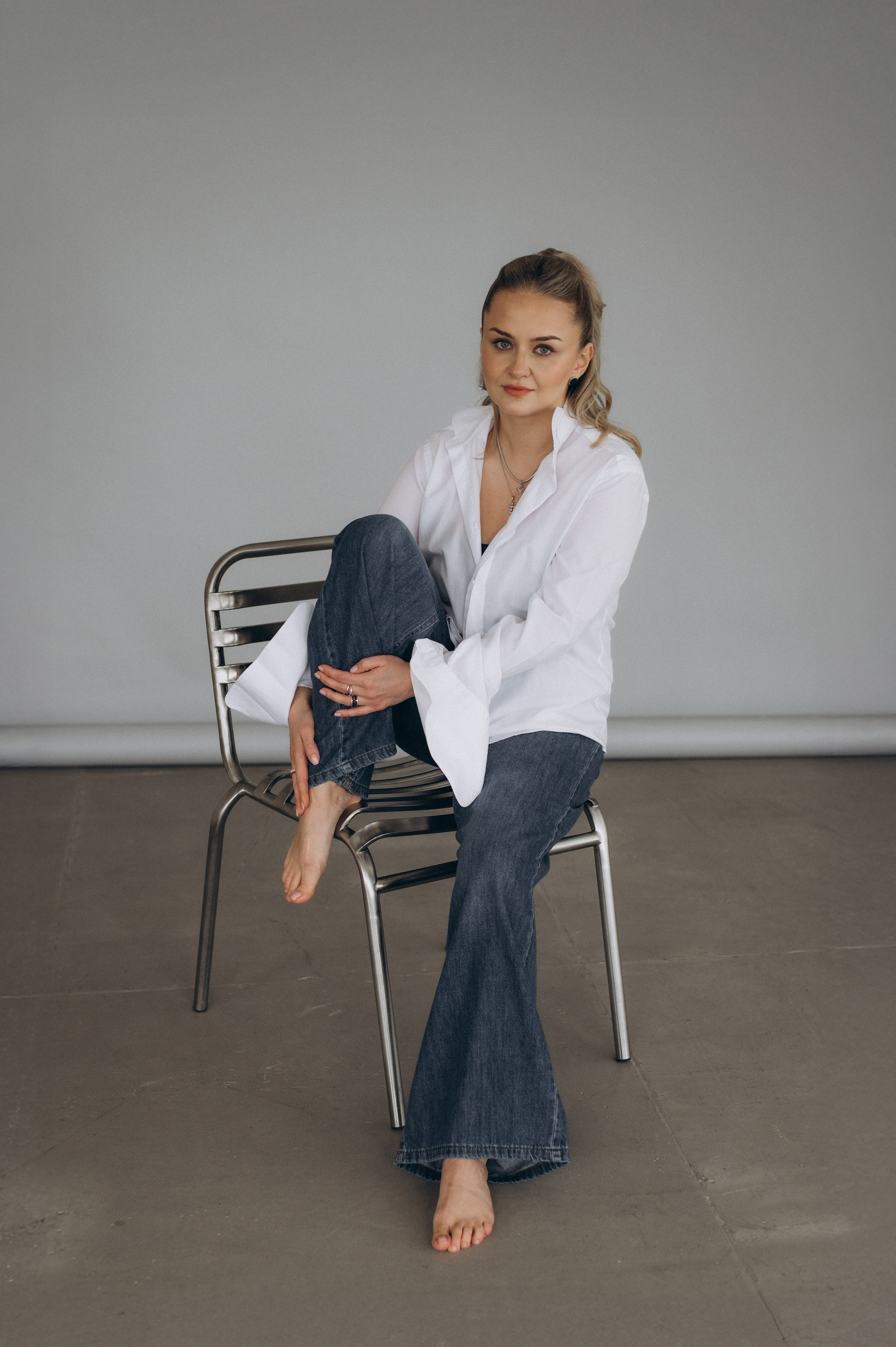 Індивідуальна фотосесія Тернопіль, портретний фотограф Тернопіль, портретна фотосесія, фотосесія у студії, фотосесія лікаря ендокринолога. Сімейний, дитячий та індивідуальний фотограф в м. Тернопіль, м. Львів