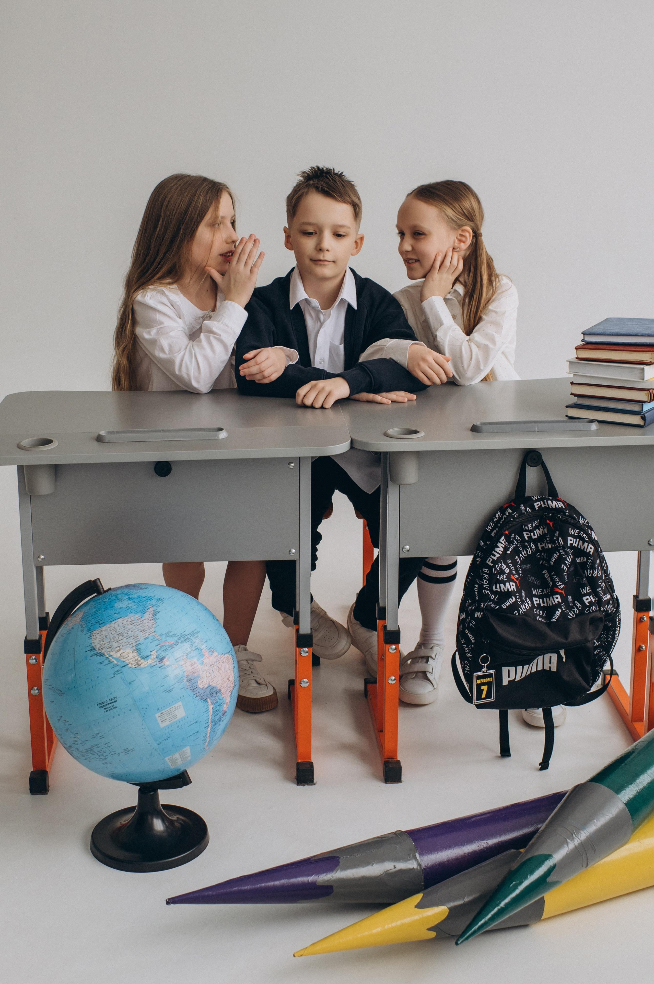 Фотосесія школярів у студії на шкільні фотоальбоми віньєтки Тернопіль, фотосесія випускників Тернопіль, шкільні фотокниги Тернопіль. Сімейний, дитячий та індивідуальний фотограф в м. Тернопіль, м. Львів