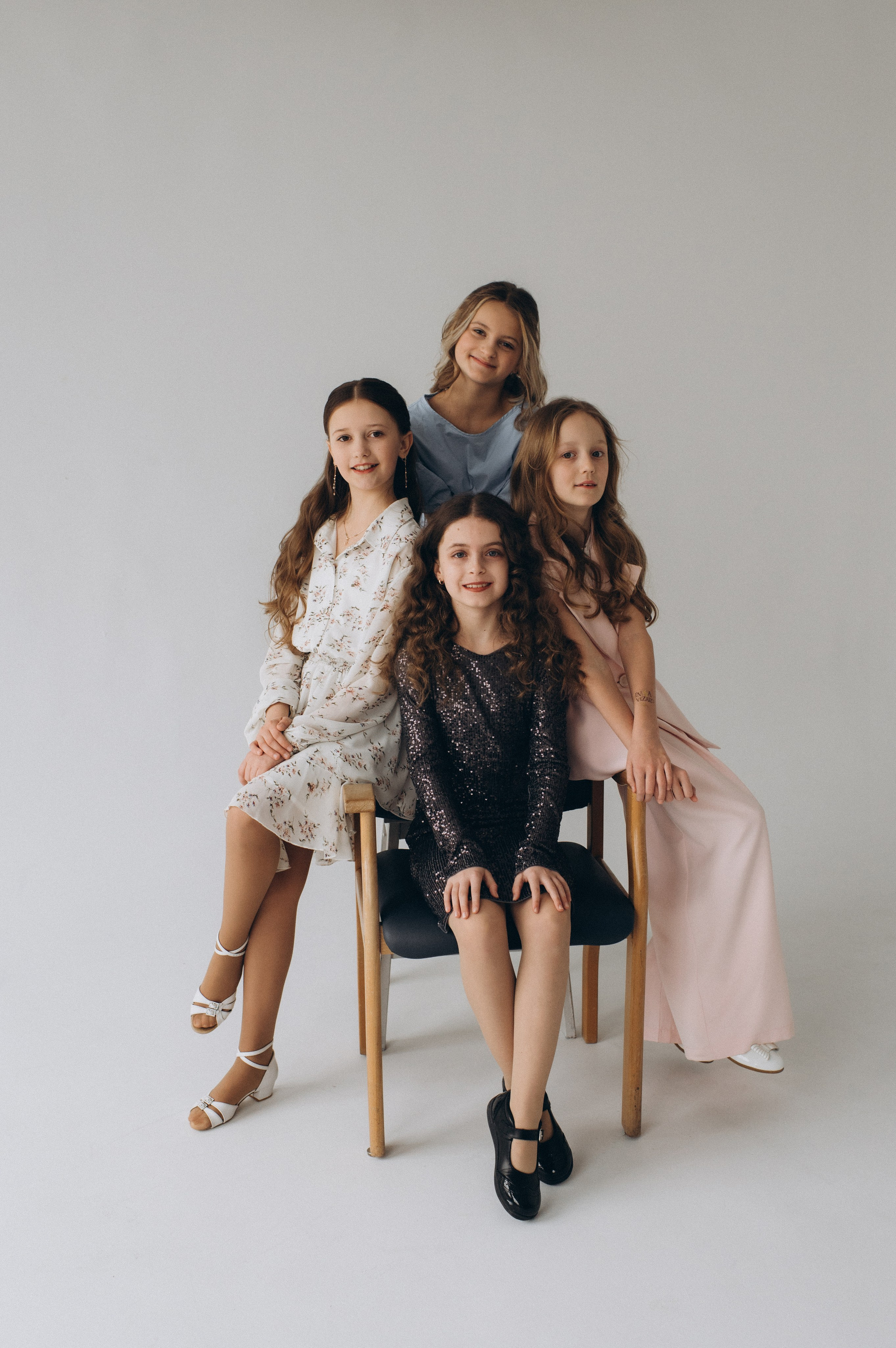 Шкільна фотосесія на віньєтки Тернопіль, шкільні альбоми, фотосесія випускників Тернопіль, випускний альбом, фотограф випускний Тернопіль. Сімейний, дитячий та індивідуальний фотограф в м. Тернопіль, м. Львів