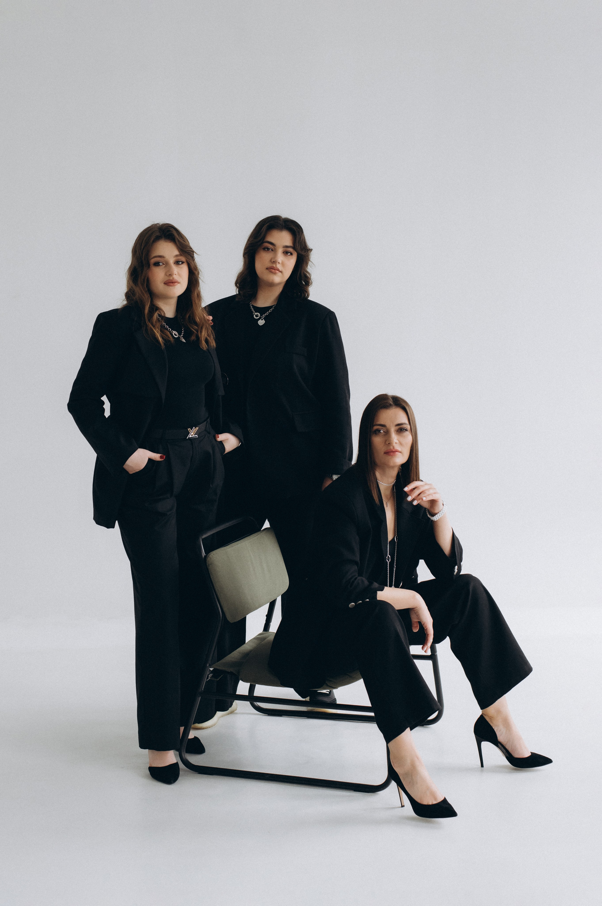 Сімейна фотосесія мами і донечок, сімейний фотограф Тернопіль, портретний фотограф Тернопіль, портретна фотосесія Львів. Сімейний, дитячий та індивідуальний фотограф в м. Тернопіль, м. Львів