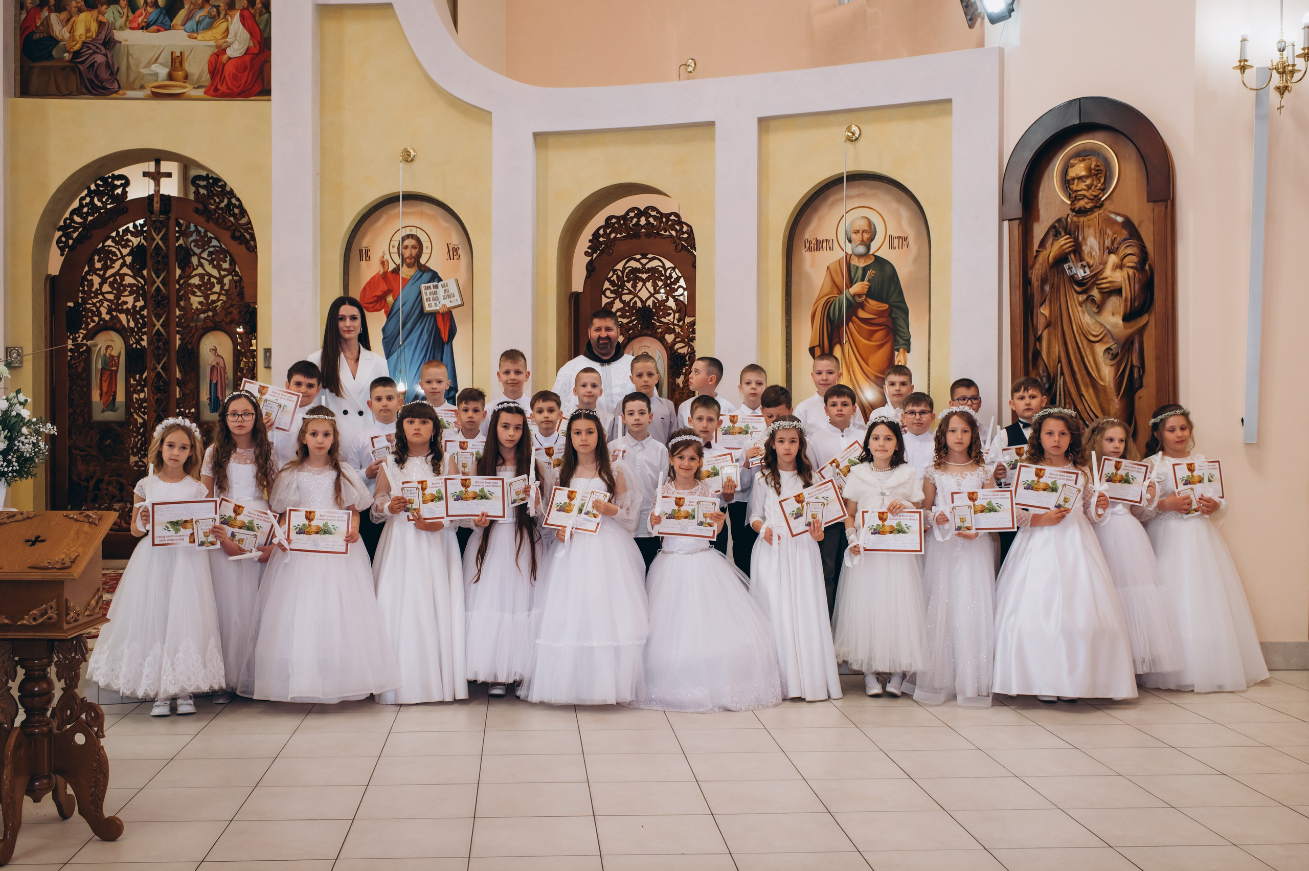 Фотосесія Причастя Тернопіль, зйомка Причастя, фотограф на Причастя Тернопіль, Причастя Львів, церква Петра і Павла. Сімейний, дитячий та індивідуальний фотограф в м. Тернопіль, м. Львів