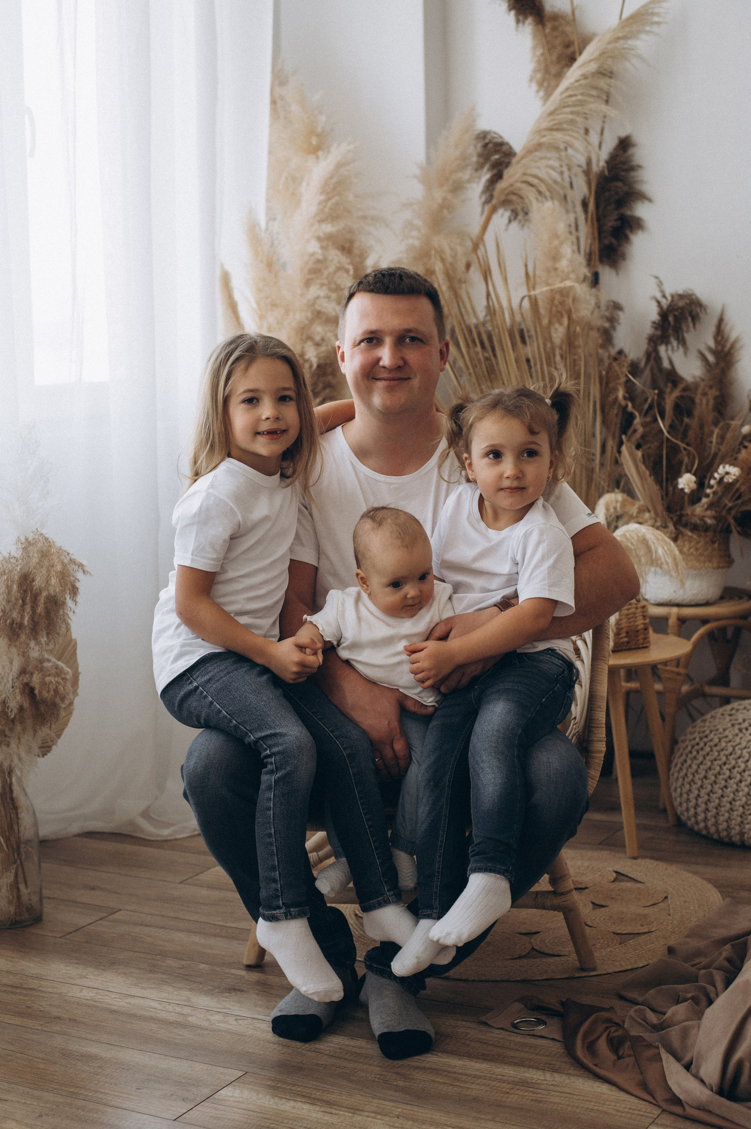 Сімейна фотосесія Тернопіль Львів, студійна сімейна зйомка з дітьми. Сімейний, дитячий та індивідуальний фотограф в м. Тернопіль, м. Львів