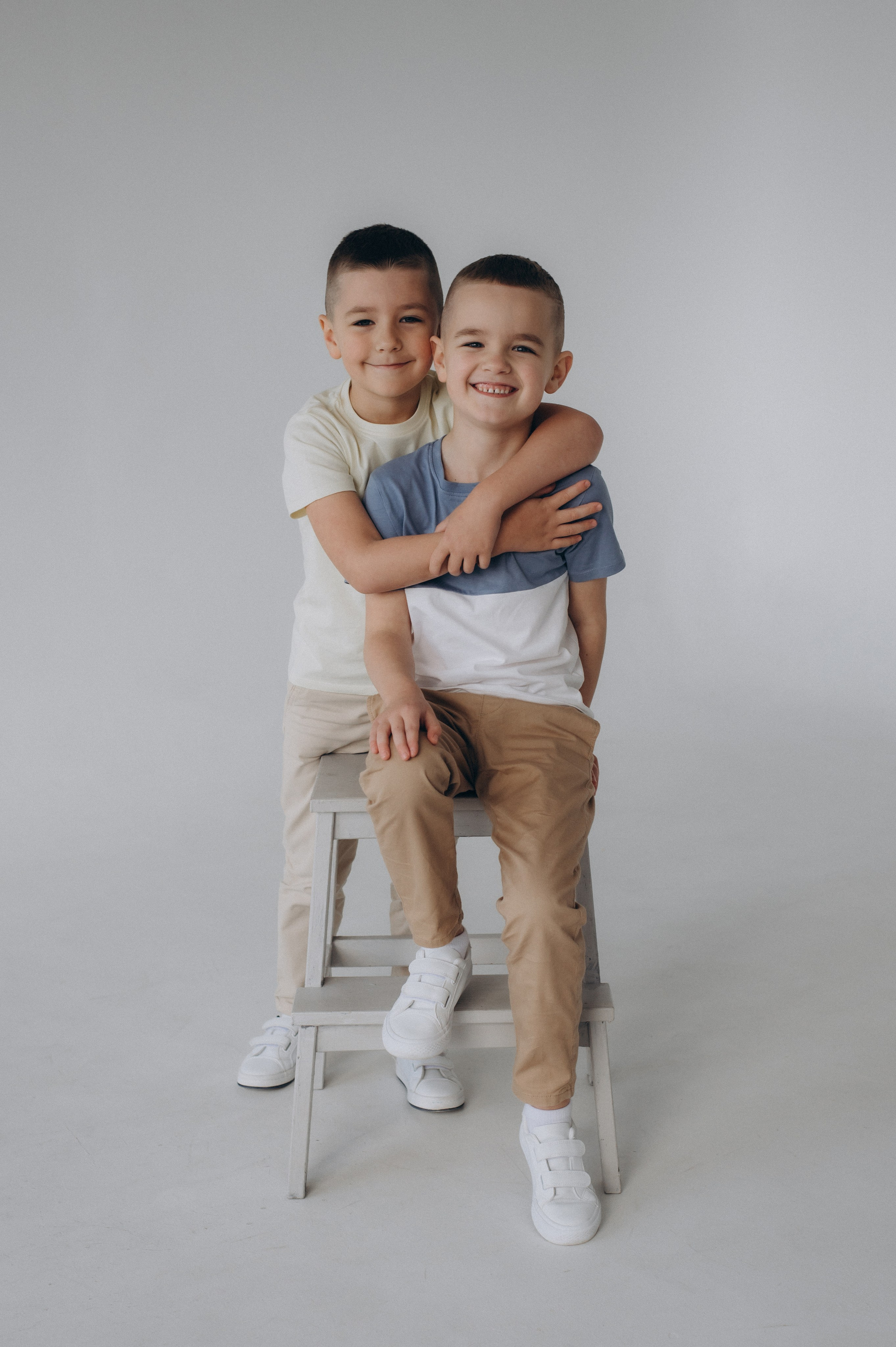 Сімейна фотосесія Тернопіль, сімейний фотограф Тернопіль Львів, зйомка дітей, портретний фотограф Тернопіль, фотосесія Причастя у студії. Сімейний, дитячий та індивідуальний фотограф в м. Тернопіль, м. Львів