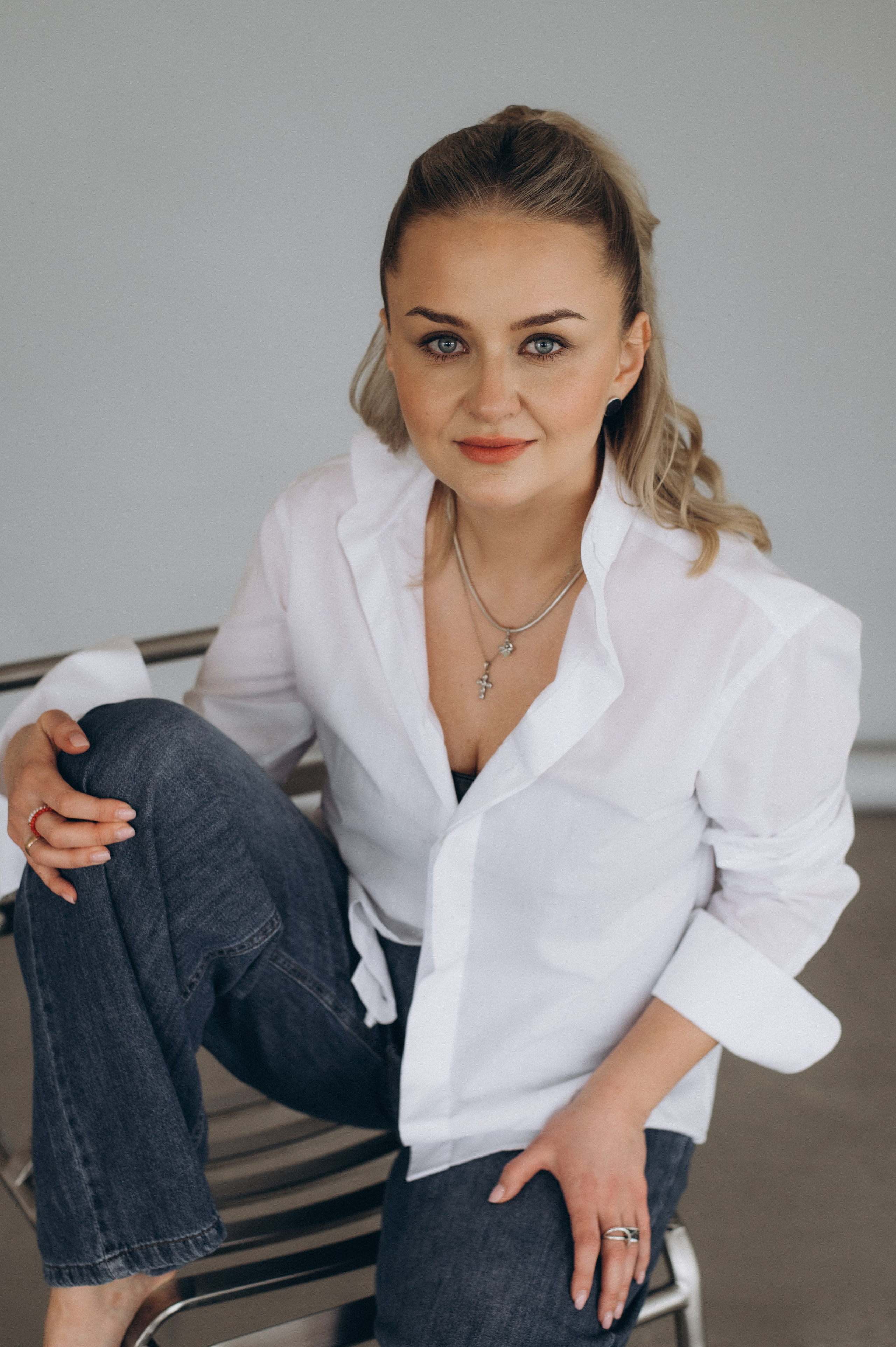 Індивідуальна фотосесія Тернопіль, портретний фотограф Тернопіль, портретна фотосесія, фотосесія у студії, фотосесія лікаря ендокринолога. Сімейний, дитячий та індивідуальний фотограф в м. Тернопіль, м. Львів