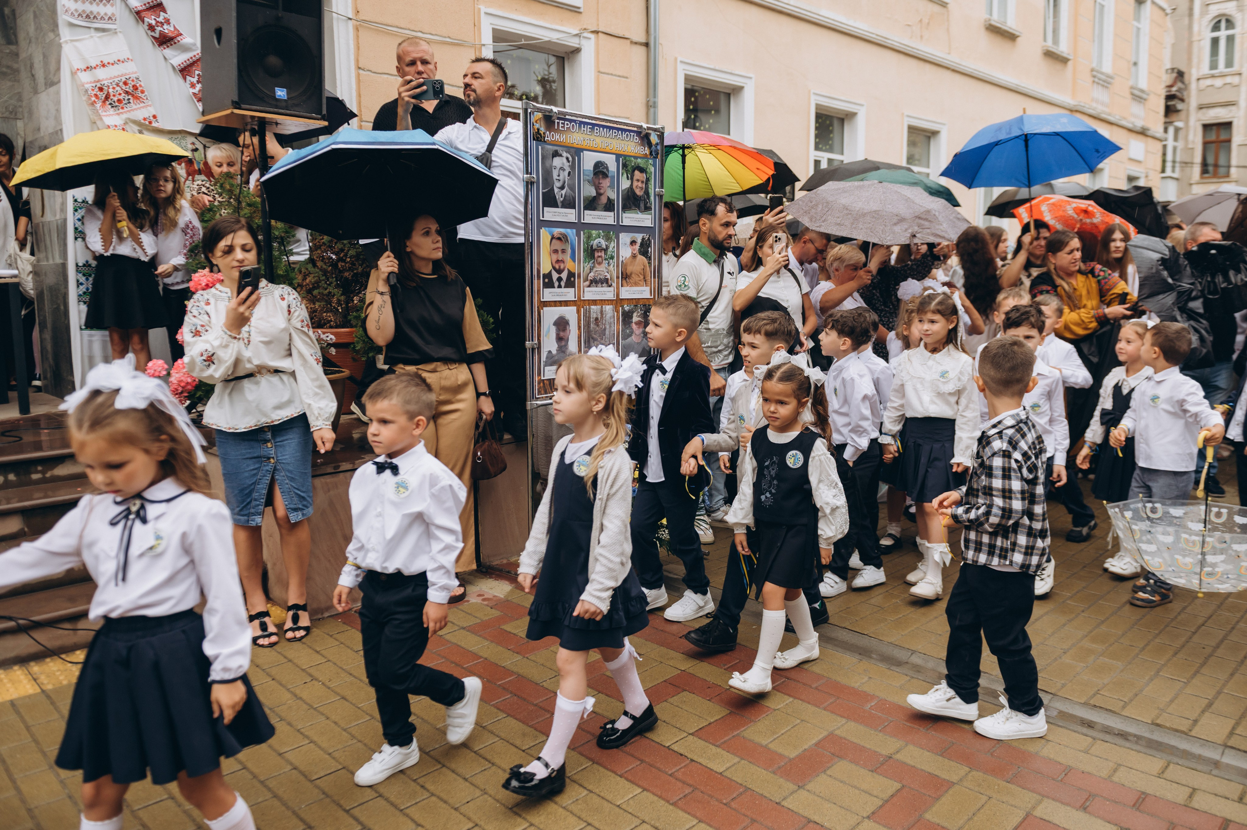 Перший дзвоник у Тернополі, фотосесія першокласників