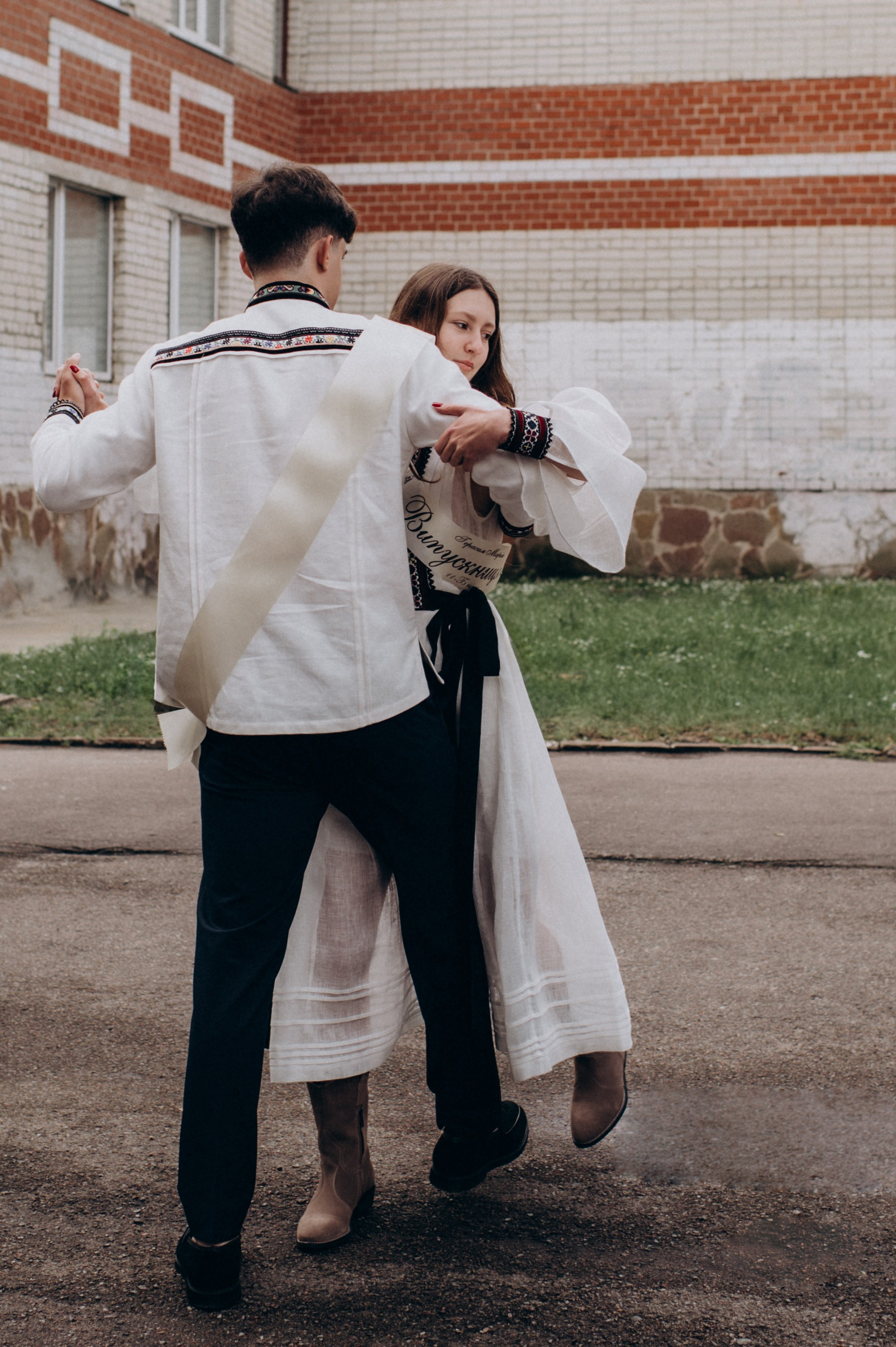 Фотосесія останнього дзвоника, фотосесія випускників Тернопіль, випускний 2024. Сімейний, дитячий та індивідуальний фотограф в м. Тернопіль, м. Львів