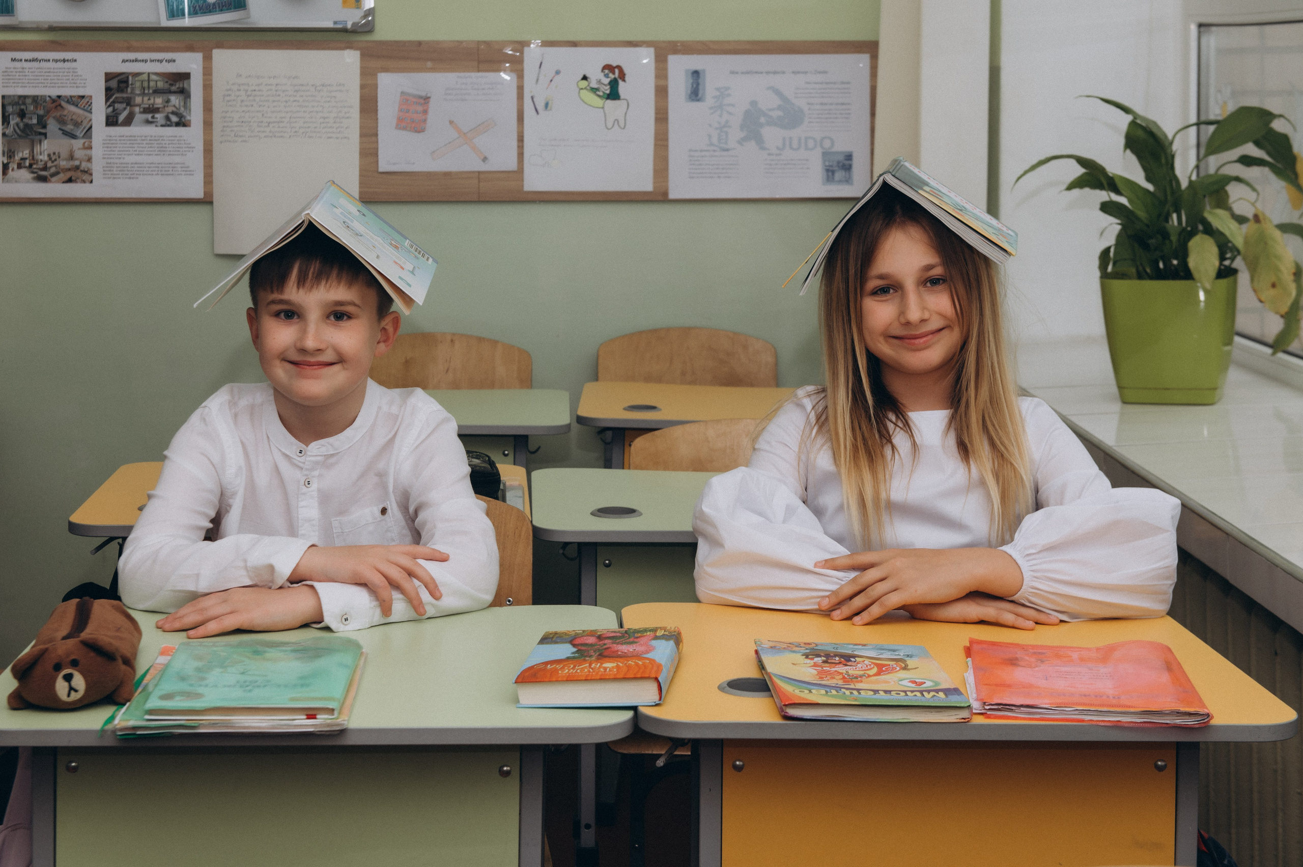 Шкільна фотосесія на віньєтки Тернопіль, фотосесія випускників Тернопіль, зйомка на віньєтки, шкільні фотоальбоми Тернопіль. Сімейний, дитячий та індивідуальний фотограф в м. Тернопіль, м. Львів