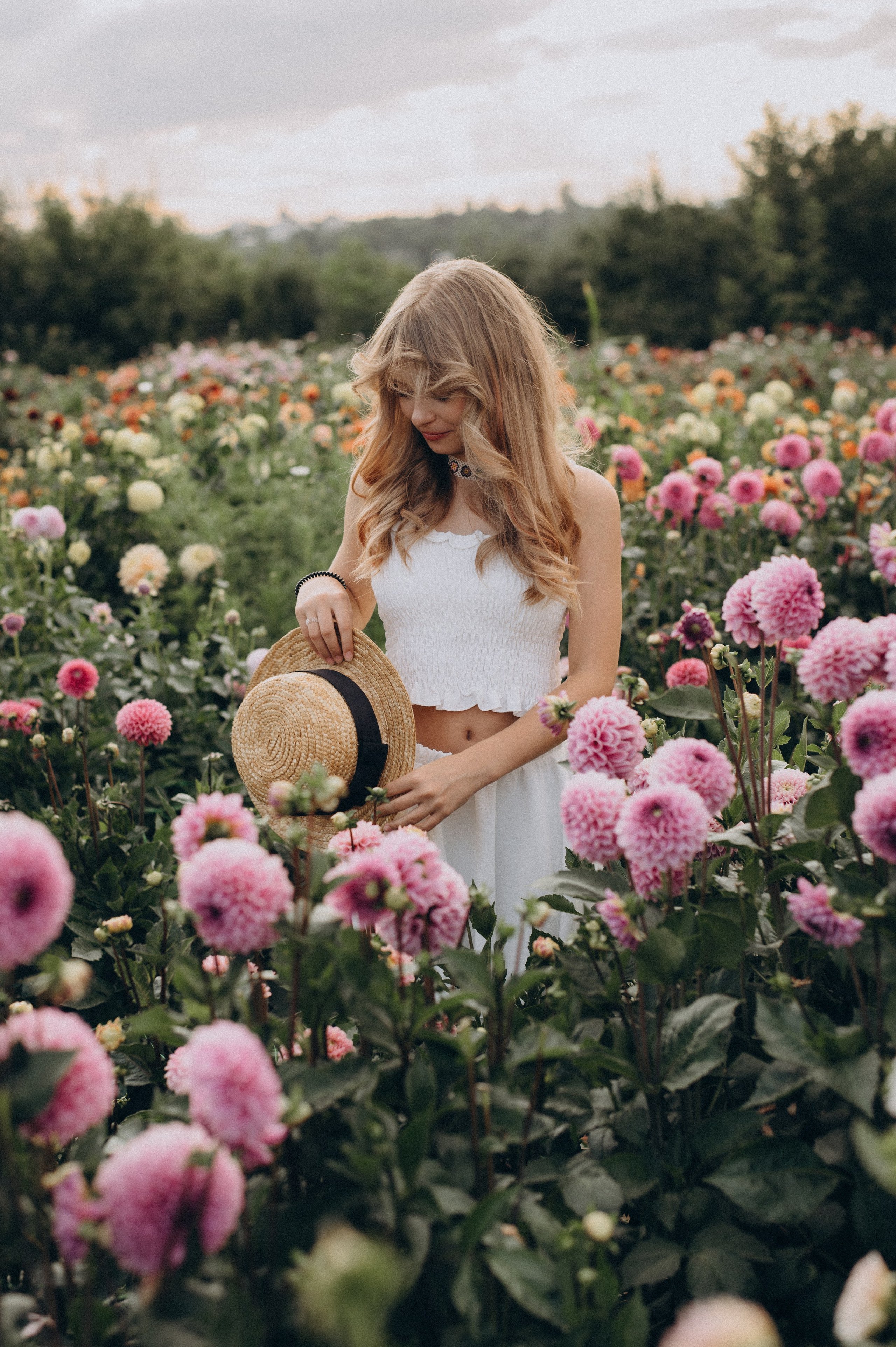 Сімейна фотосесія мами і доньки, сімейний фотограф Тернопіль, портретний фотограф, сімейна фотосесія Тернопіль, фотосесія в жоржинах. Сімейний, дитячий та індивідуальний фотограф в м. Тернопіль, м. Львів