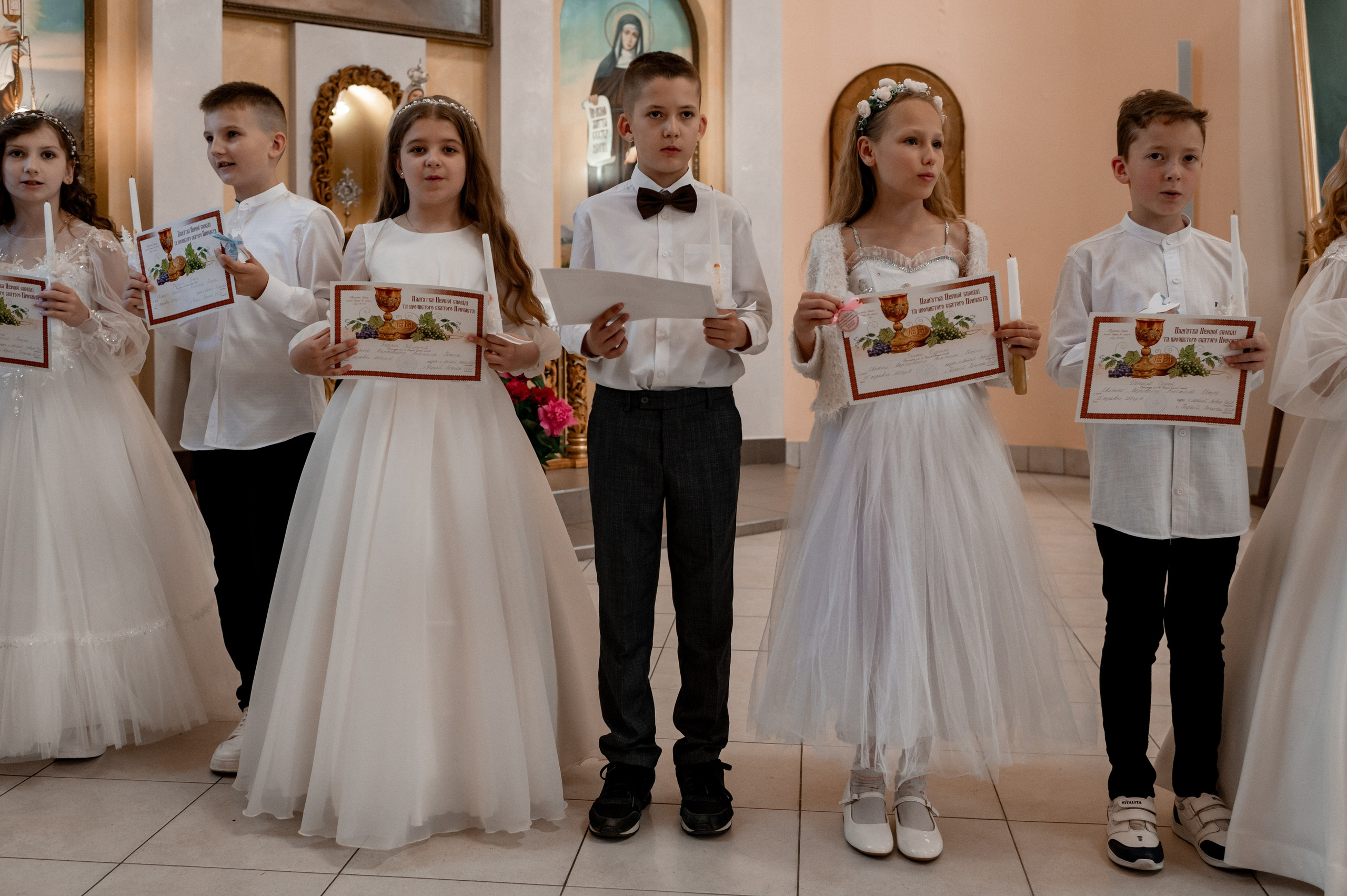 Фотосесія Першого Причастя Тернопіль, зйомка Причастя Тернопіль, Таїнство Першого Причастя Тернопіль, Катедра Причастя Тернопіль. Сімейний, дитячий та індивідуальний фотограф в м. Тернопіль, м. Львів