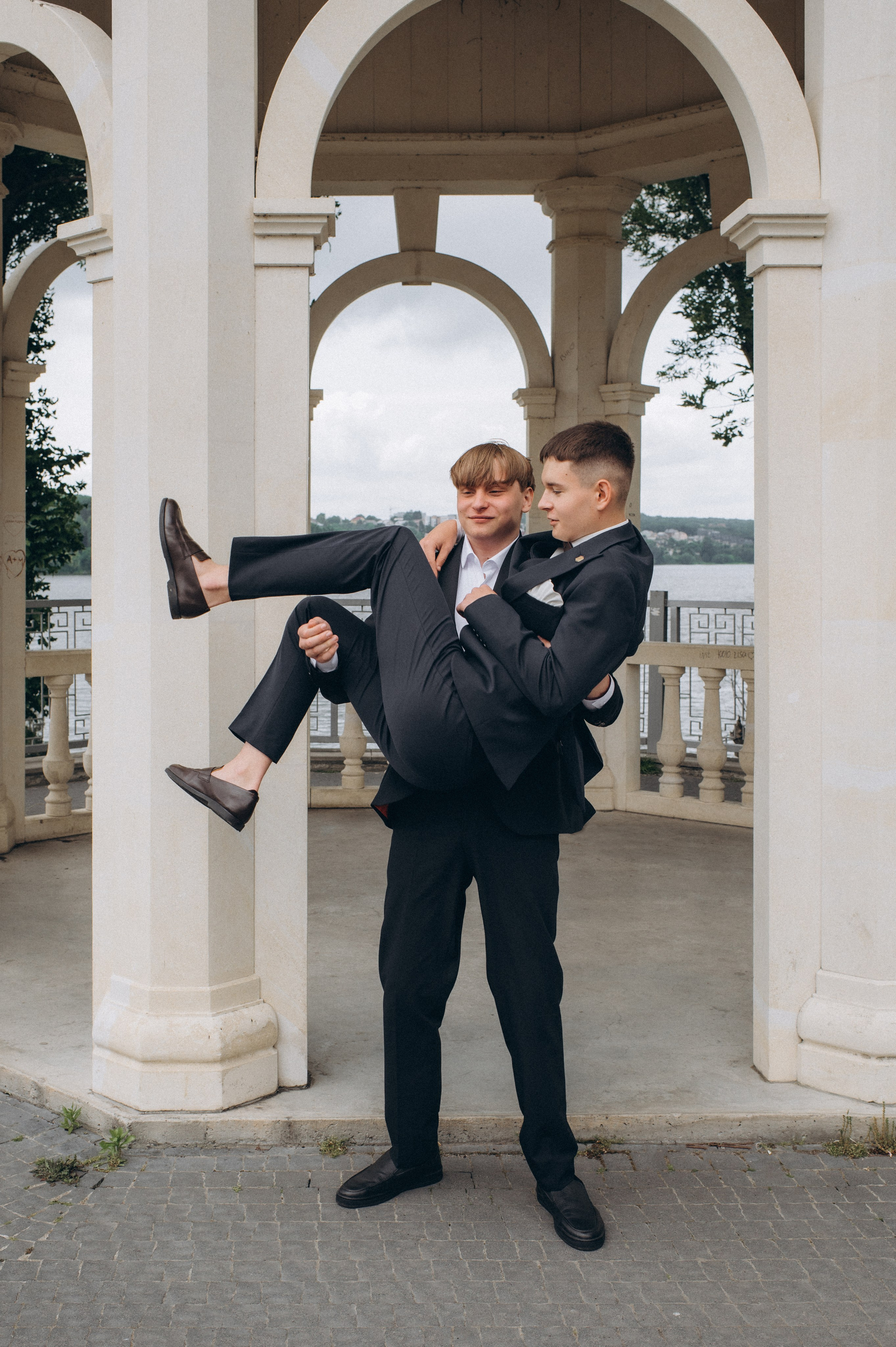 Випускники 2025, фотосесія випускного Тернопіль, фотосесія випускників Тернопіль, зйомка випускного, фотосесія випускного. Сімейний, дитячий та індивідуальний фотограф в м. Тернопіль, м. Львів